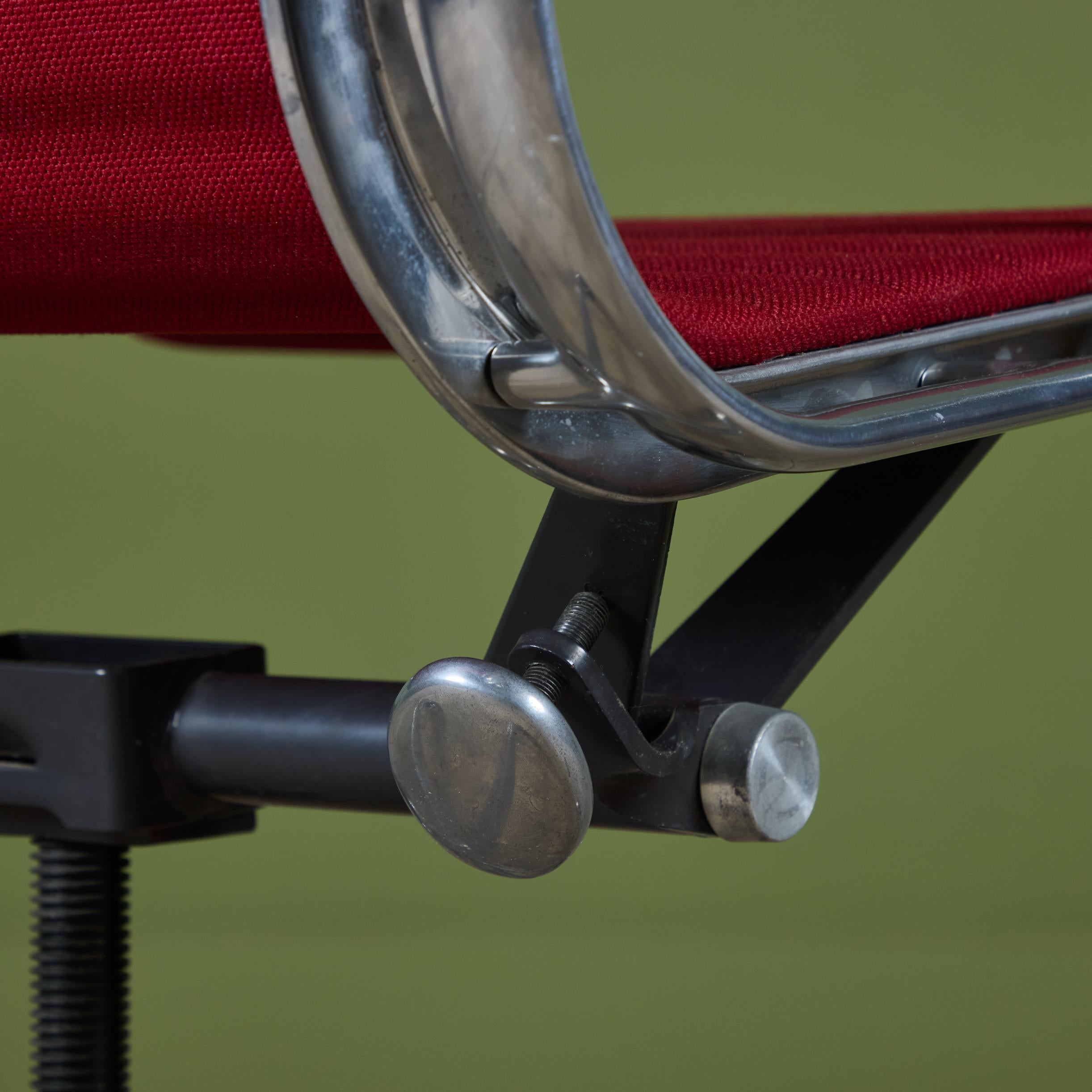 Eames Management Chair for Herman Miller 10