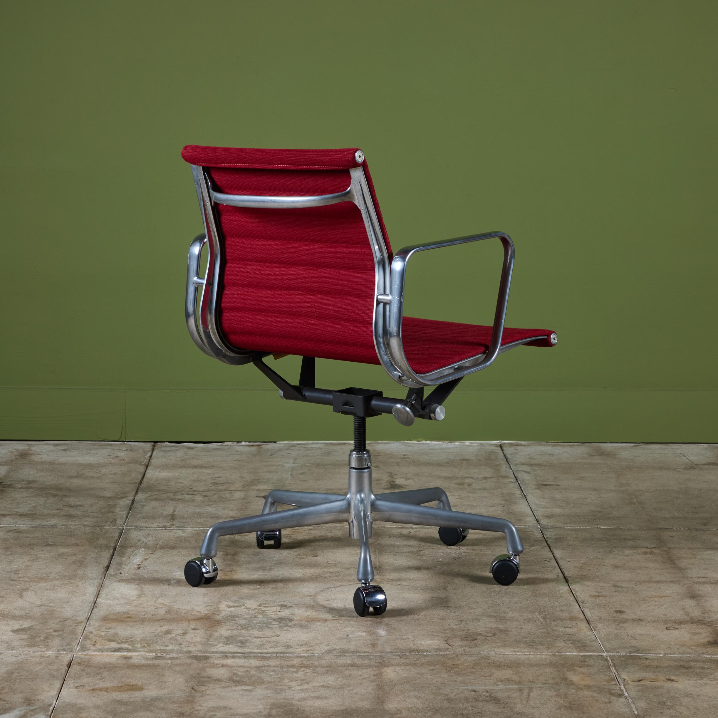 Eames Management Chair for Herman Miller In Good Condition In Los Angeles, CA