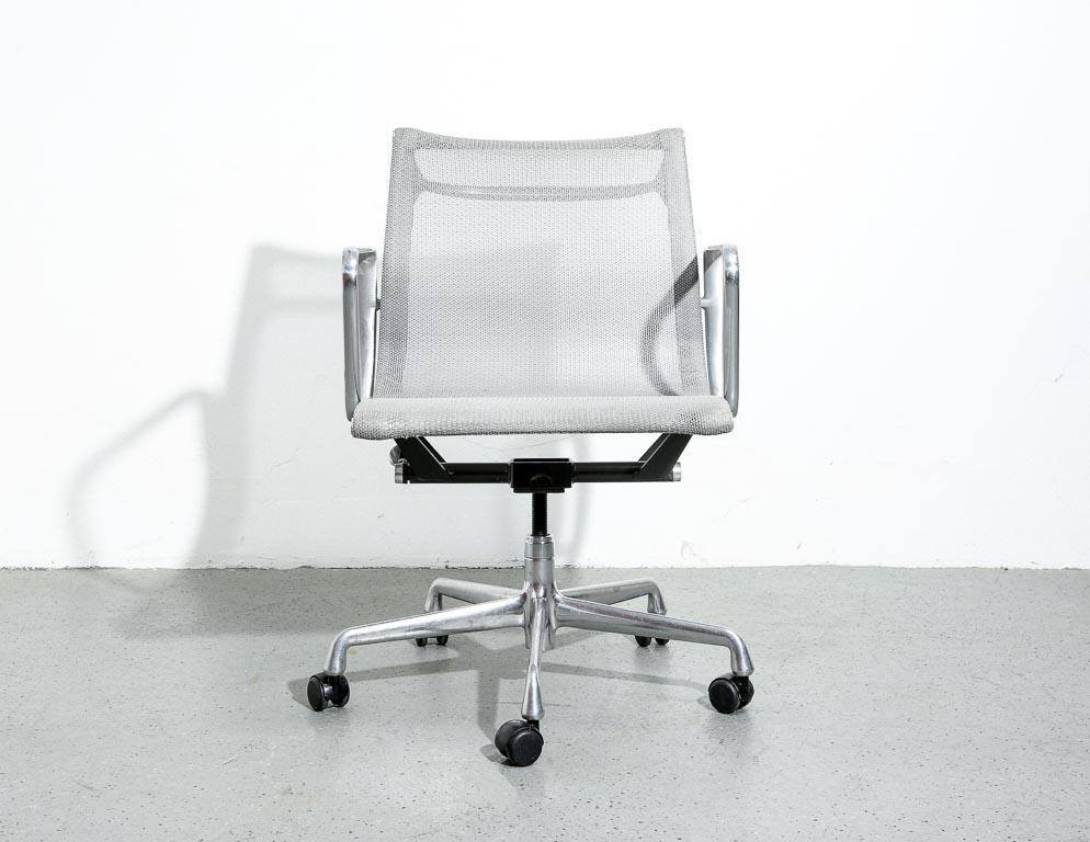 Aluminum group management chairs by Charles and Ray Eames for Herman Miller. Upholstered in gray mesh fabric. 5-star base with casters and tilt adjust.

Adjustable seat height.