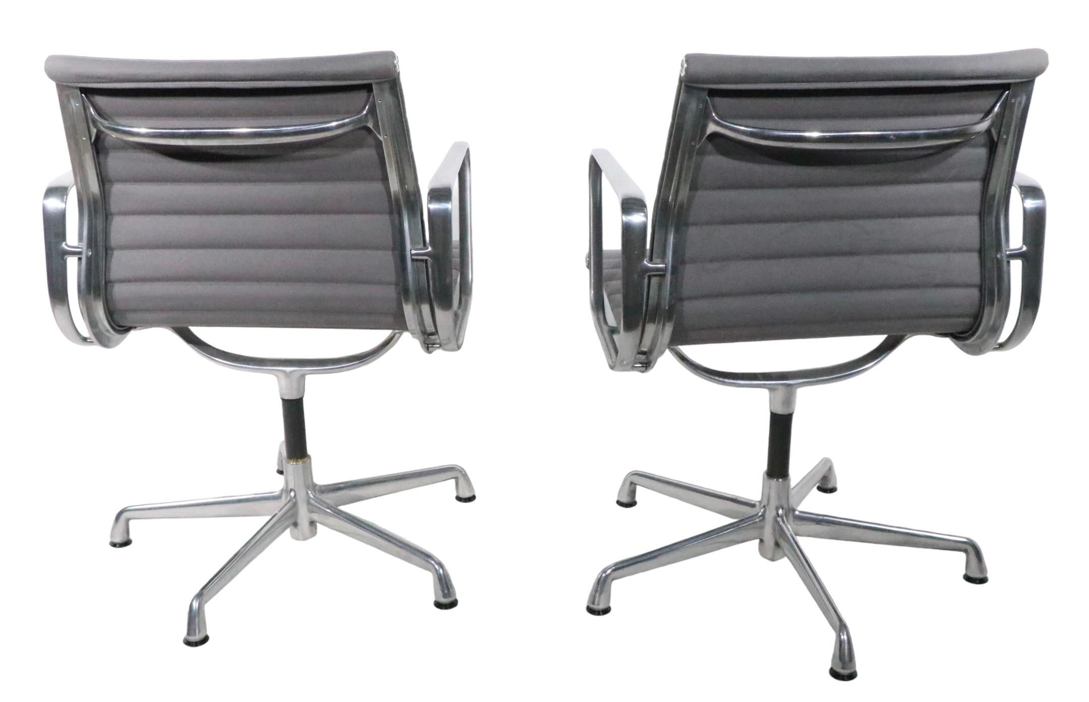 American Eames Management Chairs in Grey Fabric Upholstery c. 1980 - 1990s 4 Available  For Sale