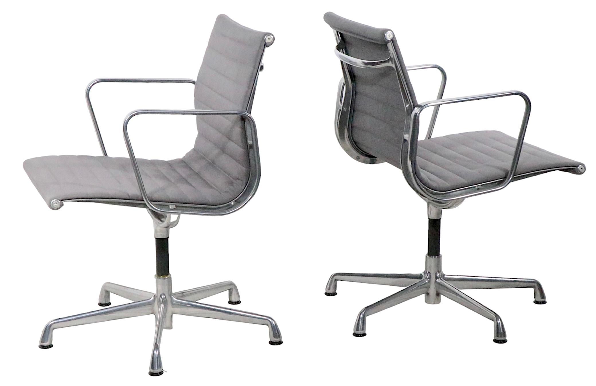 Chaises de gestion Eames tapissées de tissu gris vers 1980 - 1990 4 disponibles  en vente 2