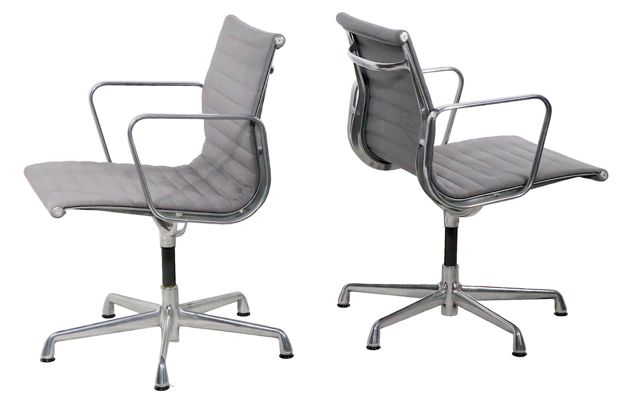 Sillas Eames Management en tapicería de tela gris c. 1980 - 1990s 4 Disponibles en venta 2