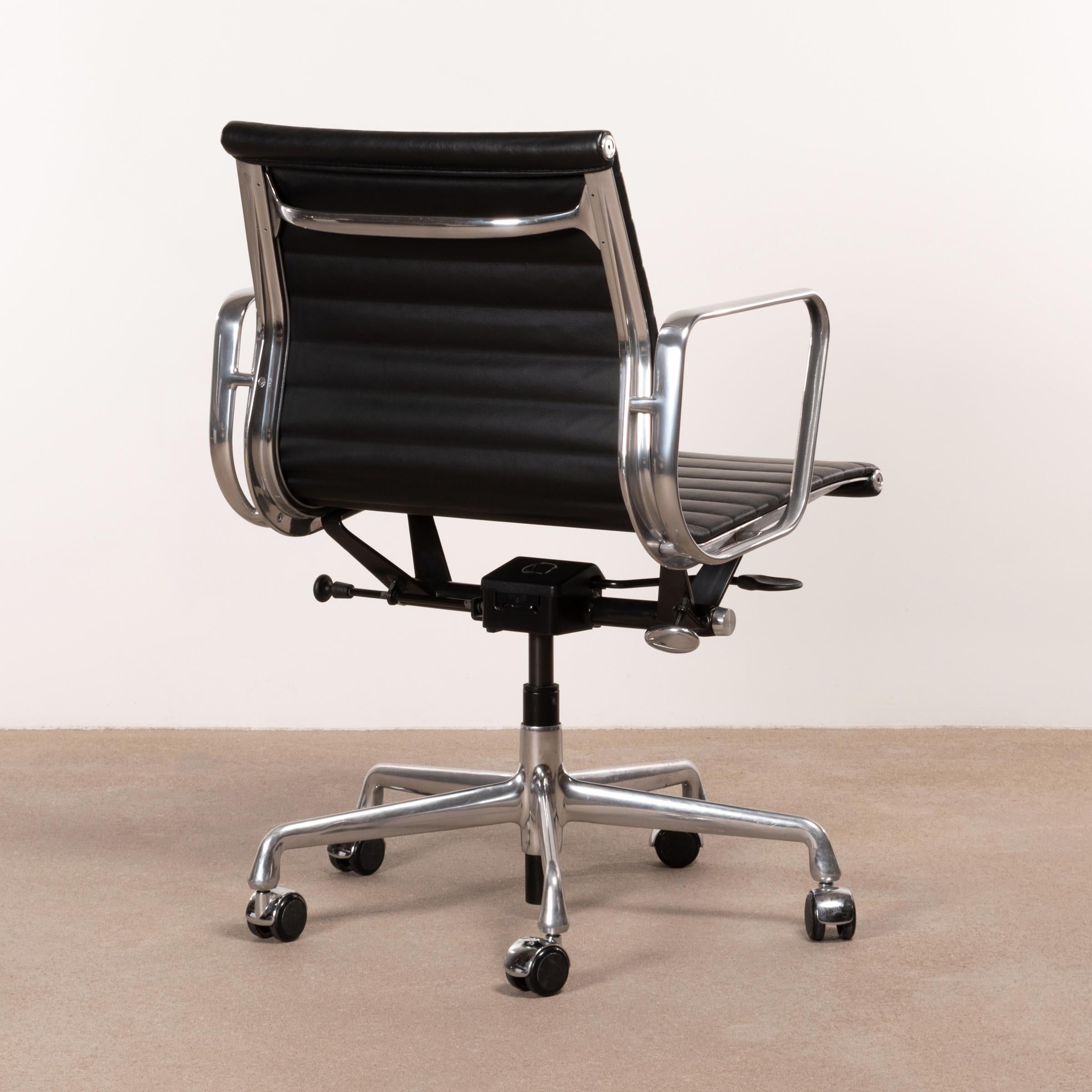 American Eames Management Office Chair in Black Leather for Herman Miller