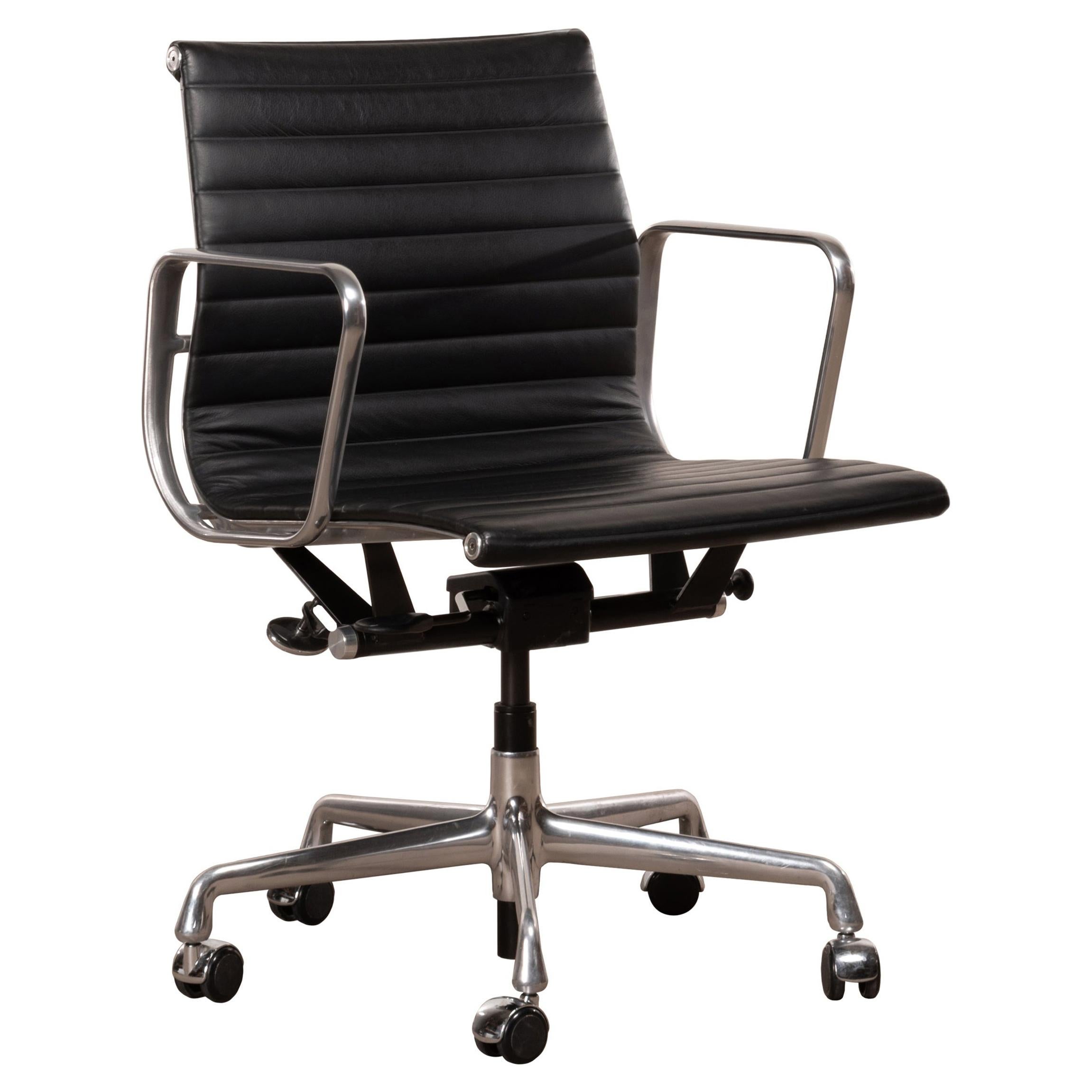 Eames Management Office Chair in Black Leather for Herman Miller