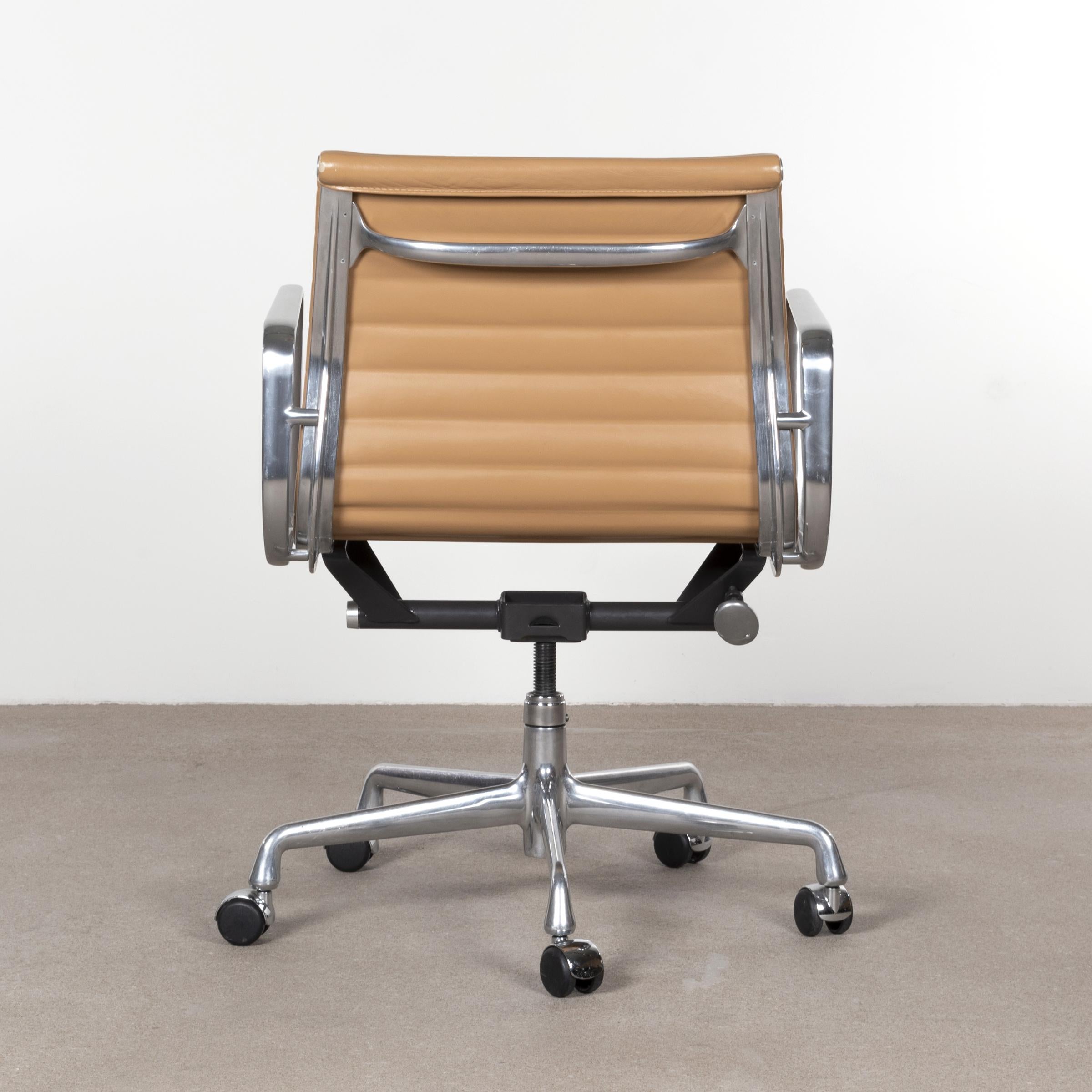 American Eames Management Office Chair in cognac leather for Louise (LA)