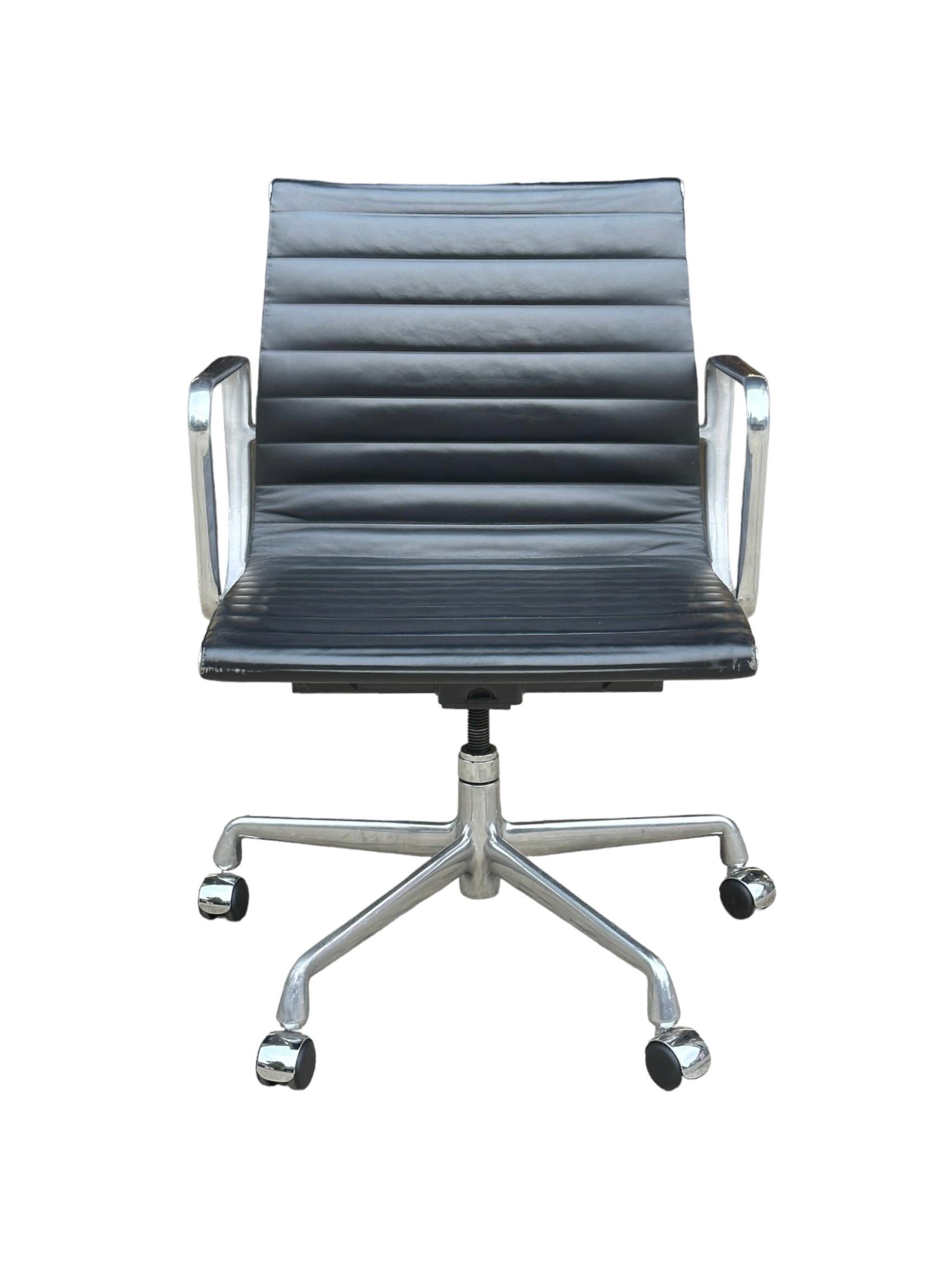 Eames Management Office Desk Chair by Herman Miller 9