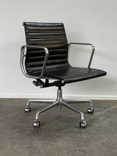 Eames Management Office Desk Chair by Herman Miller
