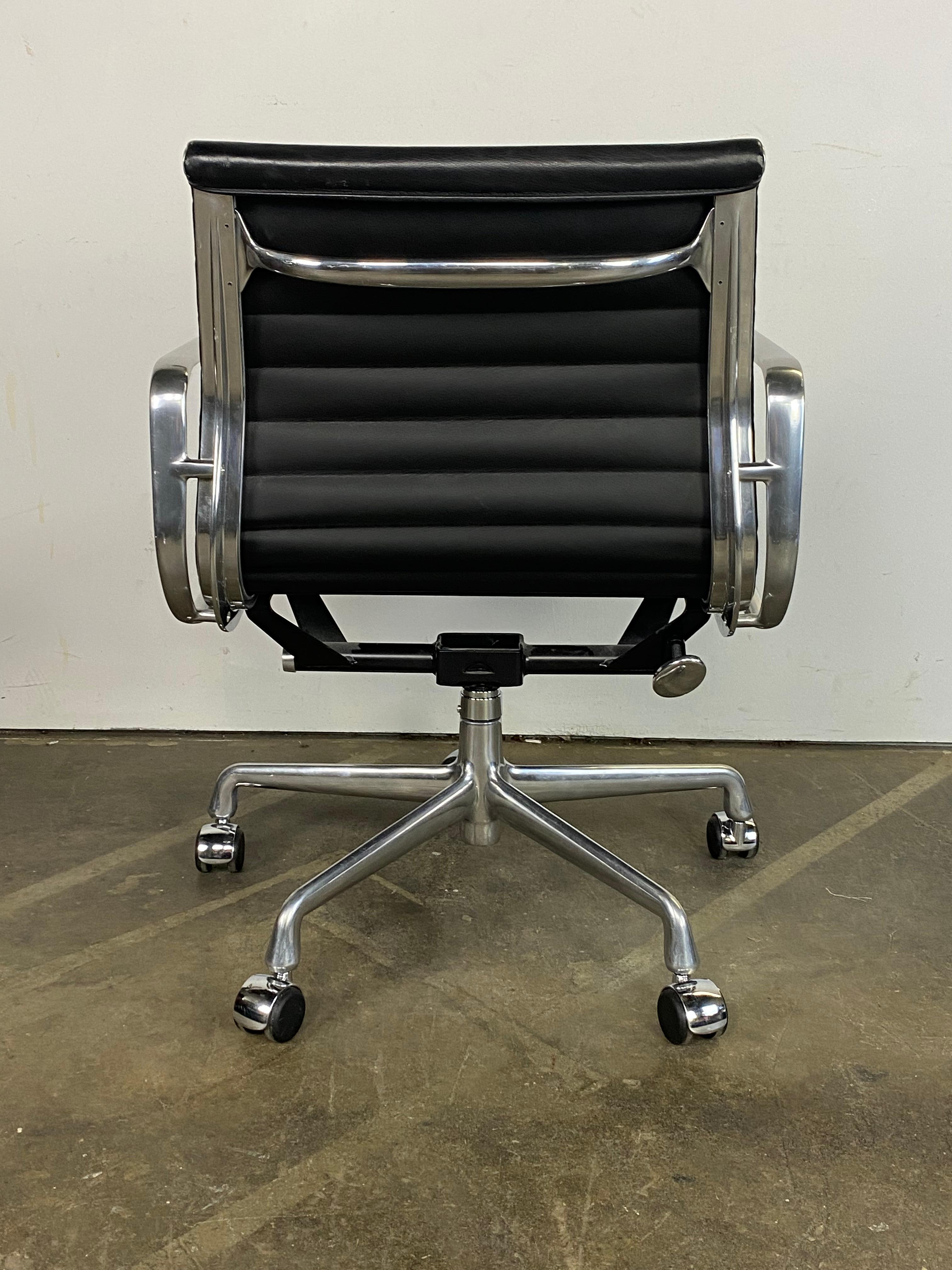 Eames Management Office Desk Chair by Herman Miller 1