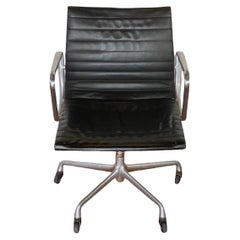 Eames Management Office Desk Chair by Herman Miller