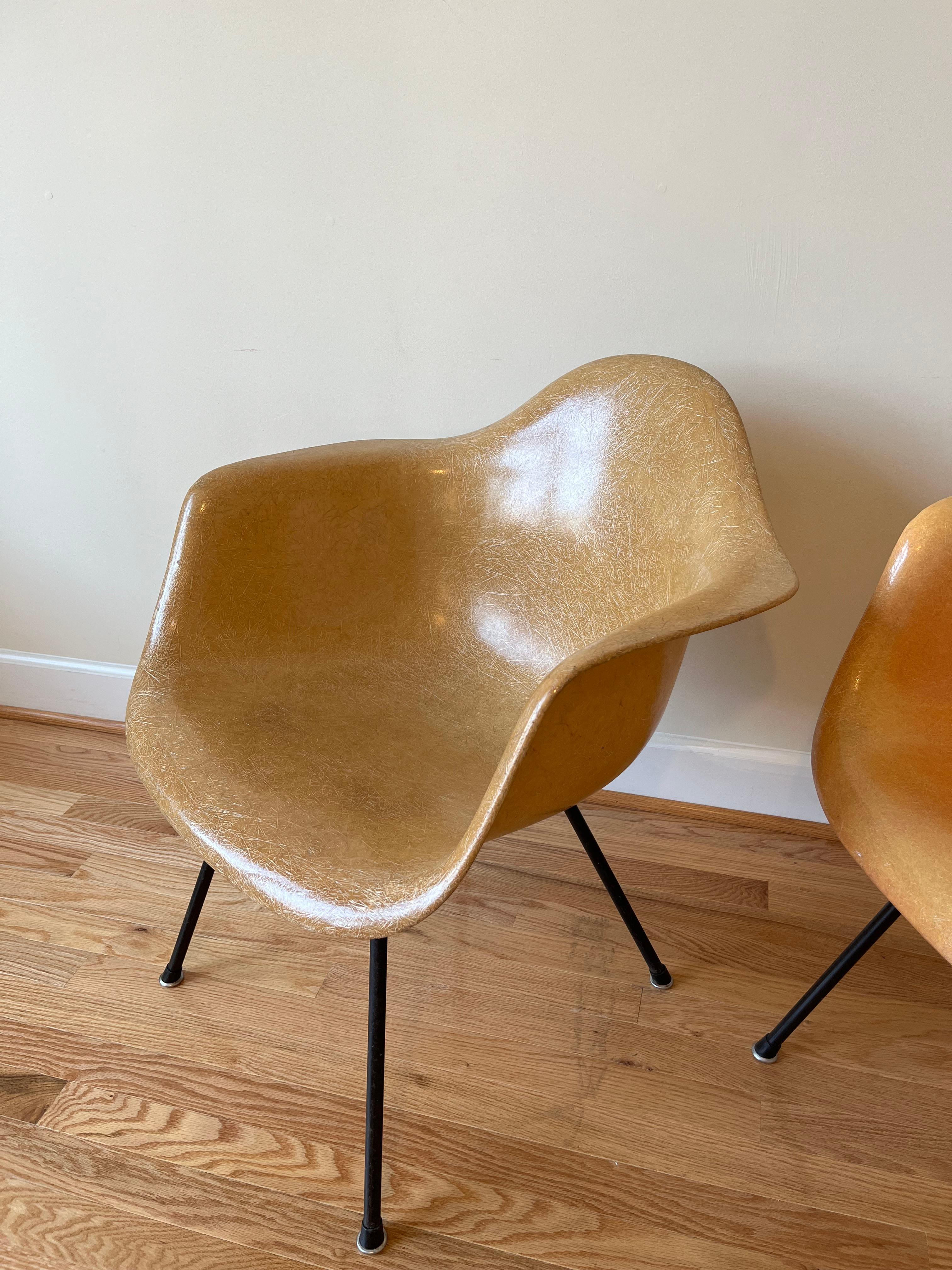 Mid-Century Modern Eames Max Armchair by Charles and Ray Eames for Herman Miller 'Parchment'