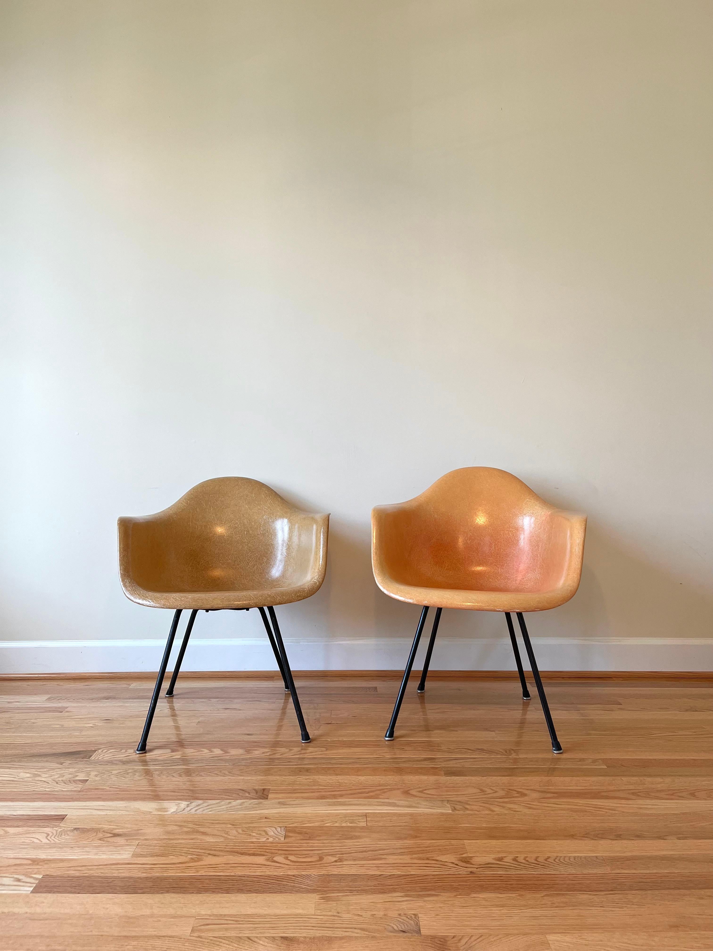 Mid-20th Century Eames Max Armchair by Charles and Ray Eames for Herman Miller 'Parchment'