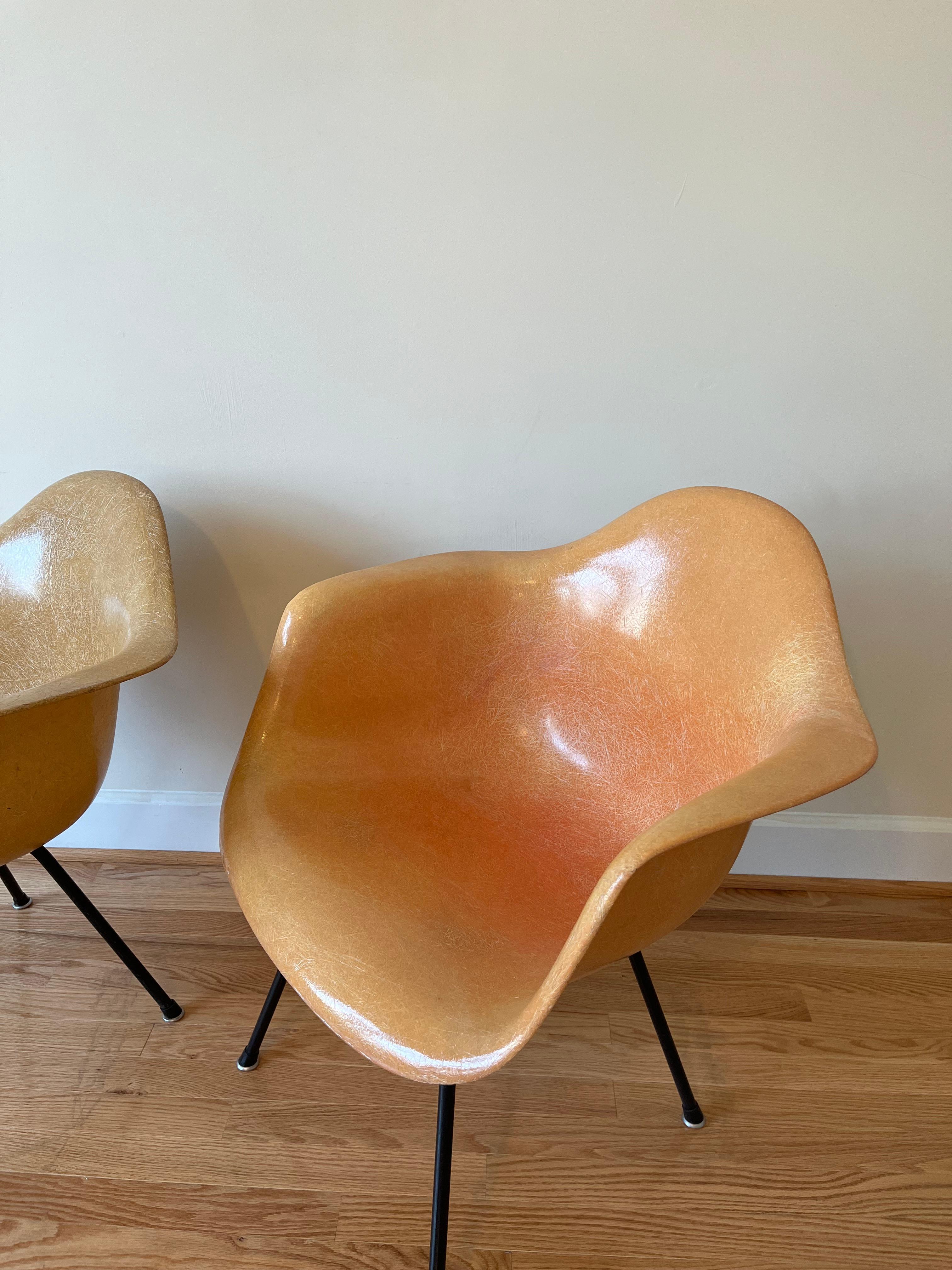 Eames Max Armchair by Charles and Ray Eames for Herman Miller 'Red Orange'' 4