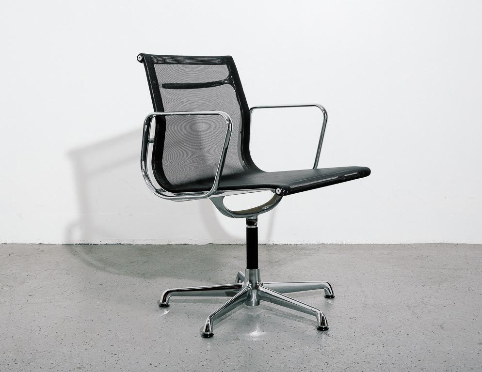 Mid-Century Modern Eames Mesh Aluminum Group Chairs