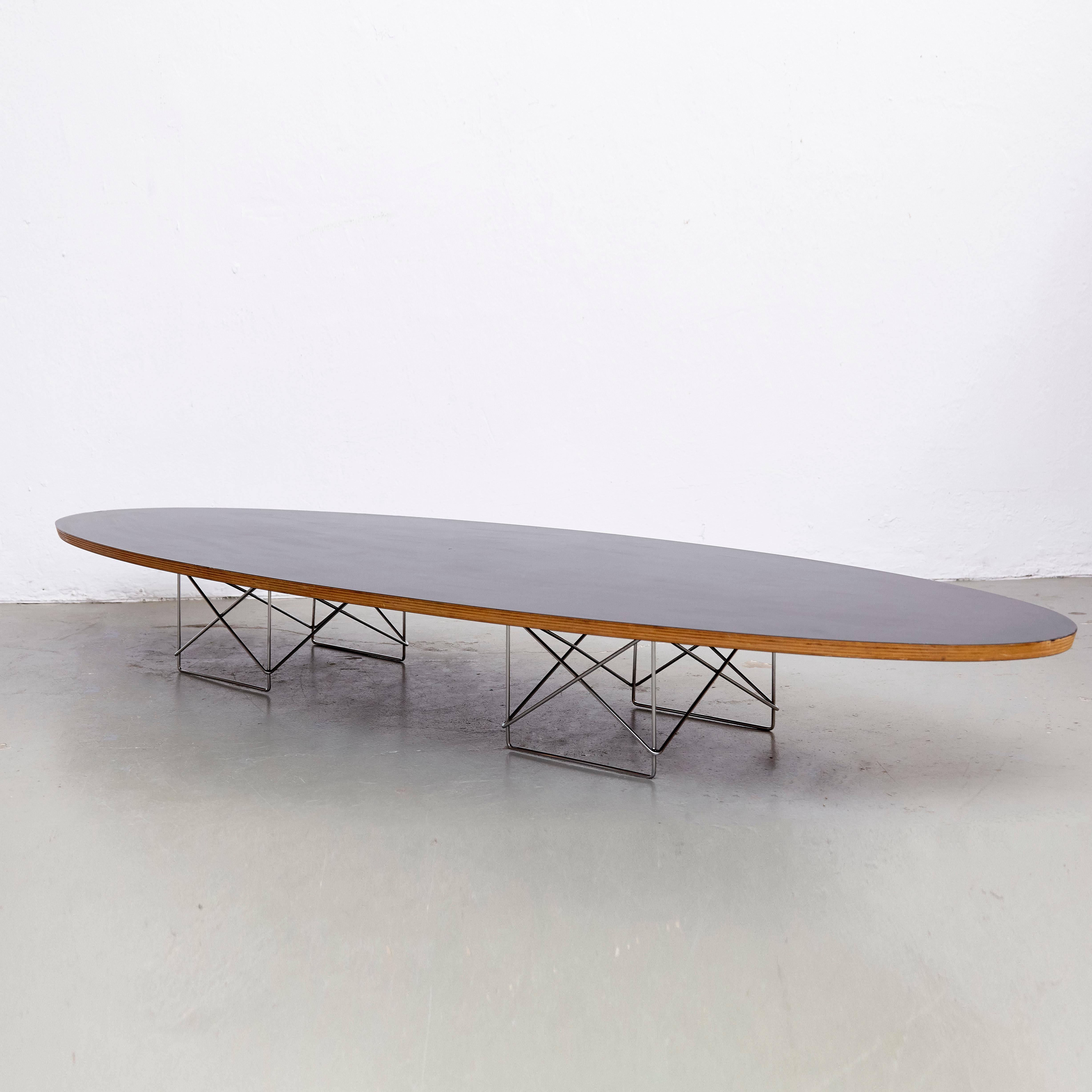 Coffee table designed by Eames manufactured for Vitra, circa 2000.

In good original condition, with minor wear consistent with age and use, preserving a beautiful patina.


 