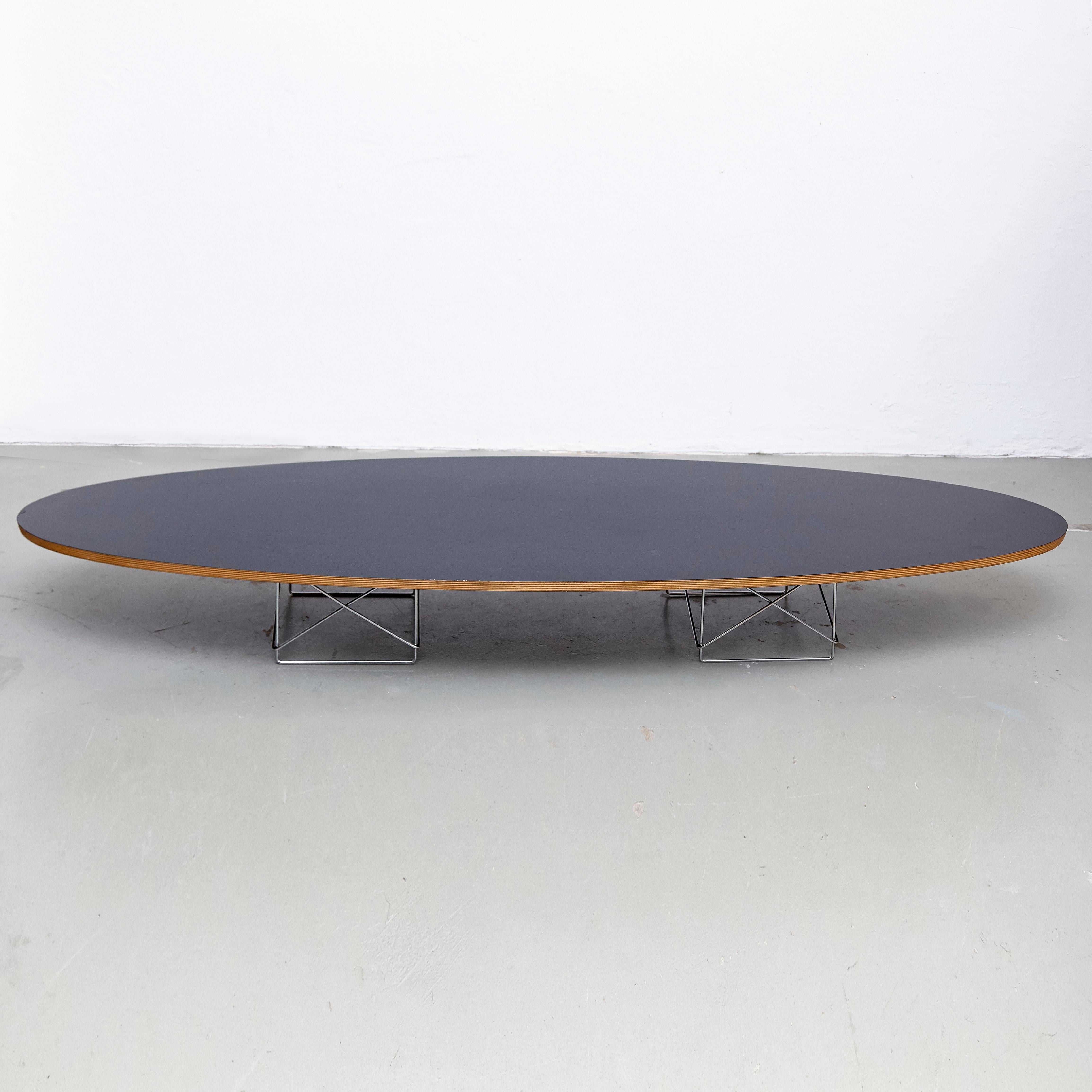 Eames Mid-Century Modern Elliptical Coffee Table Black Formica In Good Condition In Barcelona, Barcelona