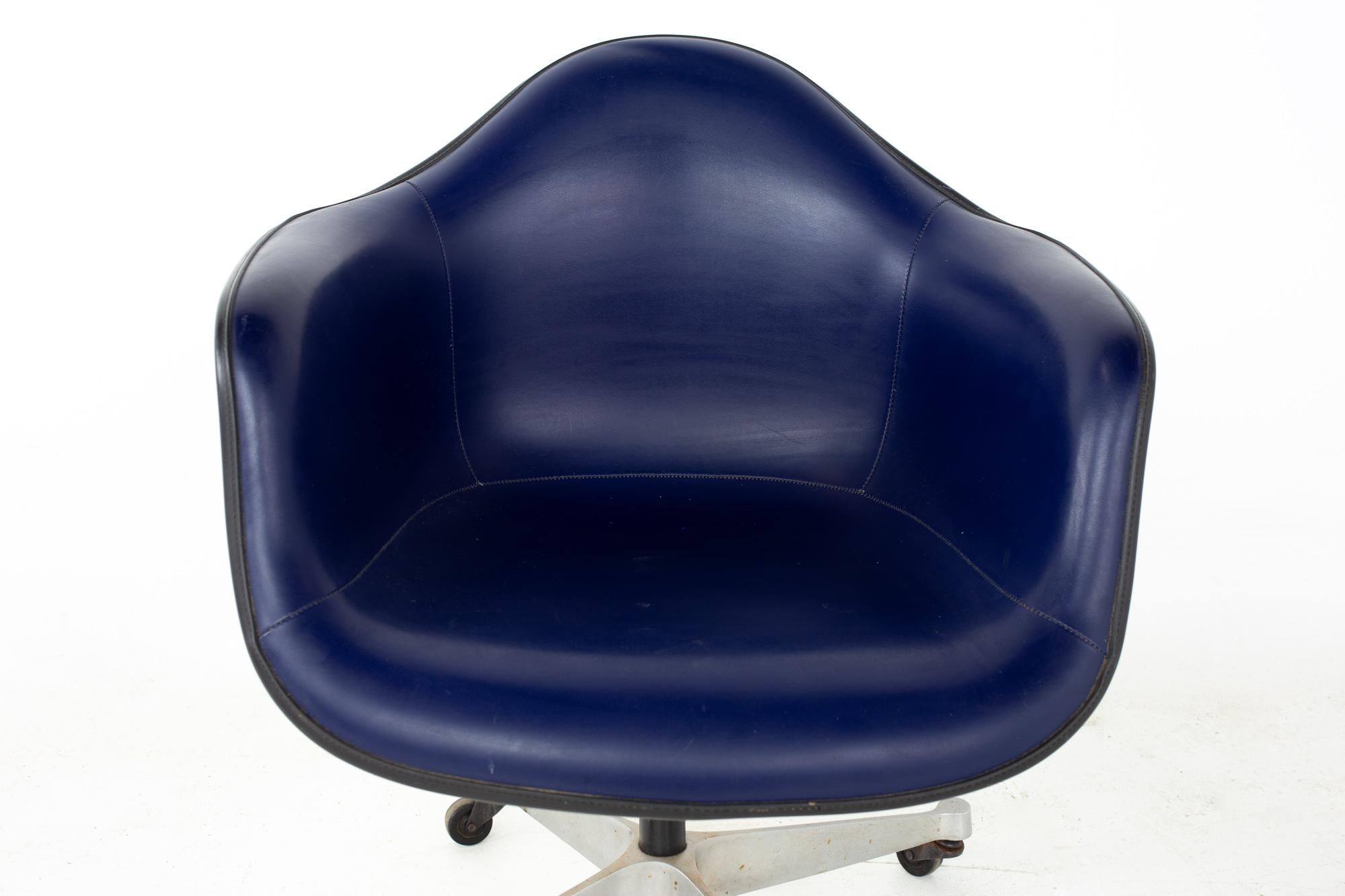 Late 20th Century Eames Mid Century Purple Fiberglass Shell Chair