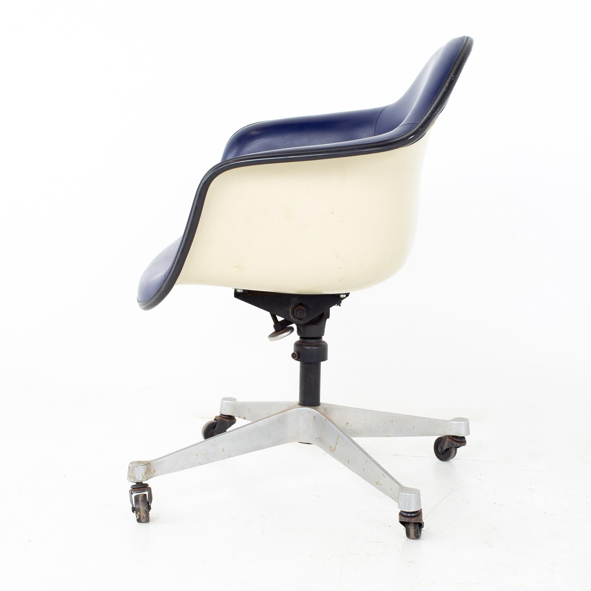 Eames Mid Century Purple Fiberglass Shell Chair 1
