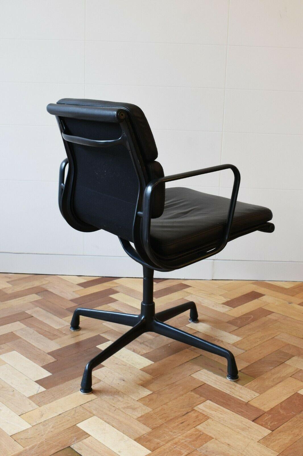 Eames Model Ea208 Soft Pad Chairs for Vitra C.1980s /1990s in Black Leather In Good Condition In London, GB