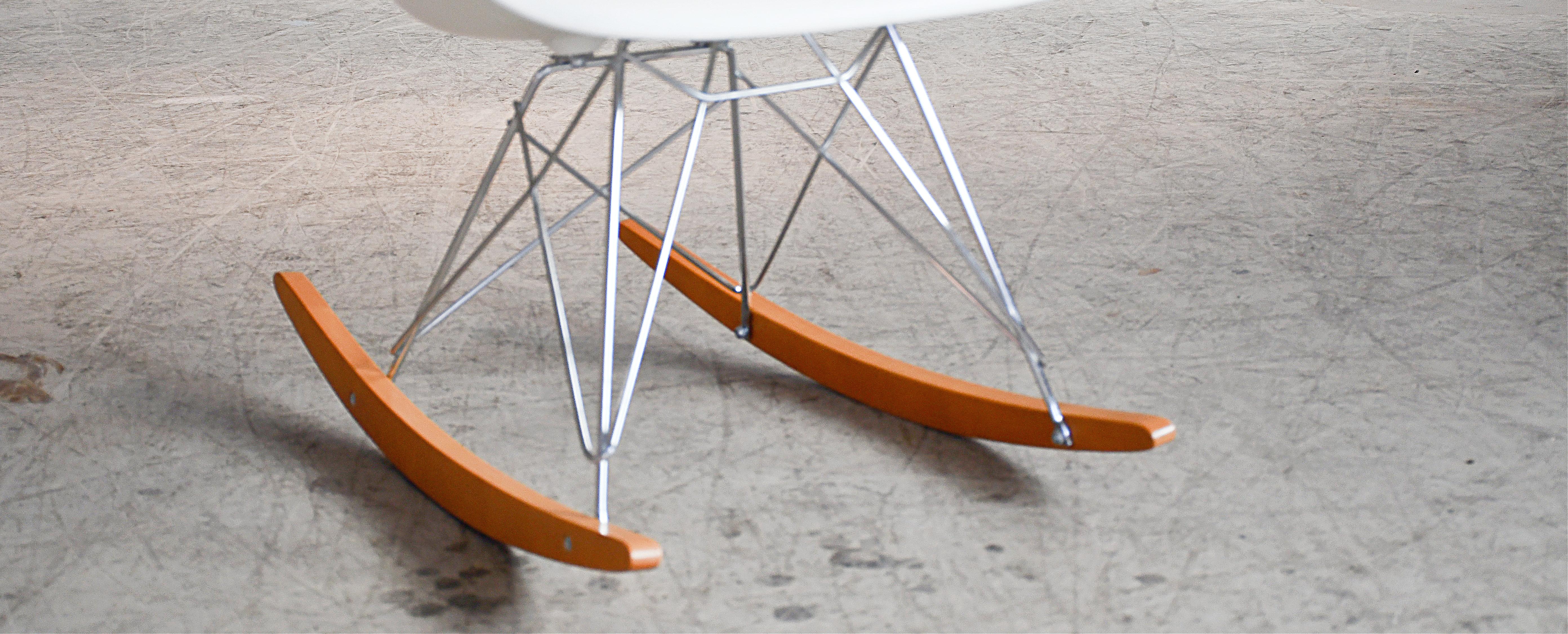 Acciaio Poltrona Eames modellata con base a dondolo in acero prodotta nel 2009 da Vitra in vendita