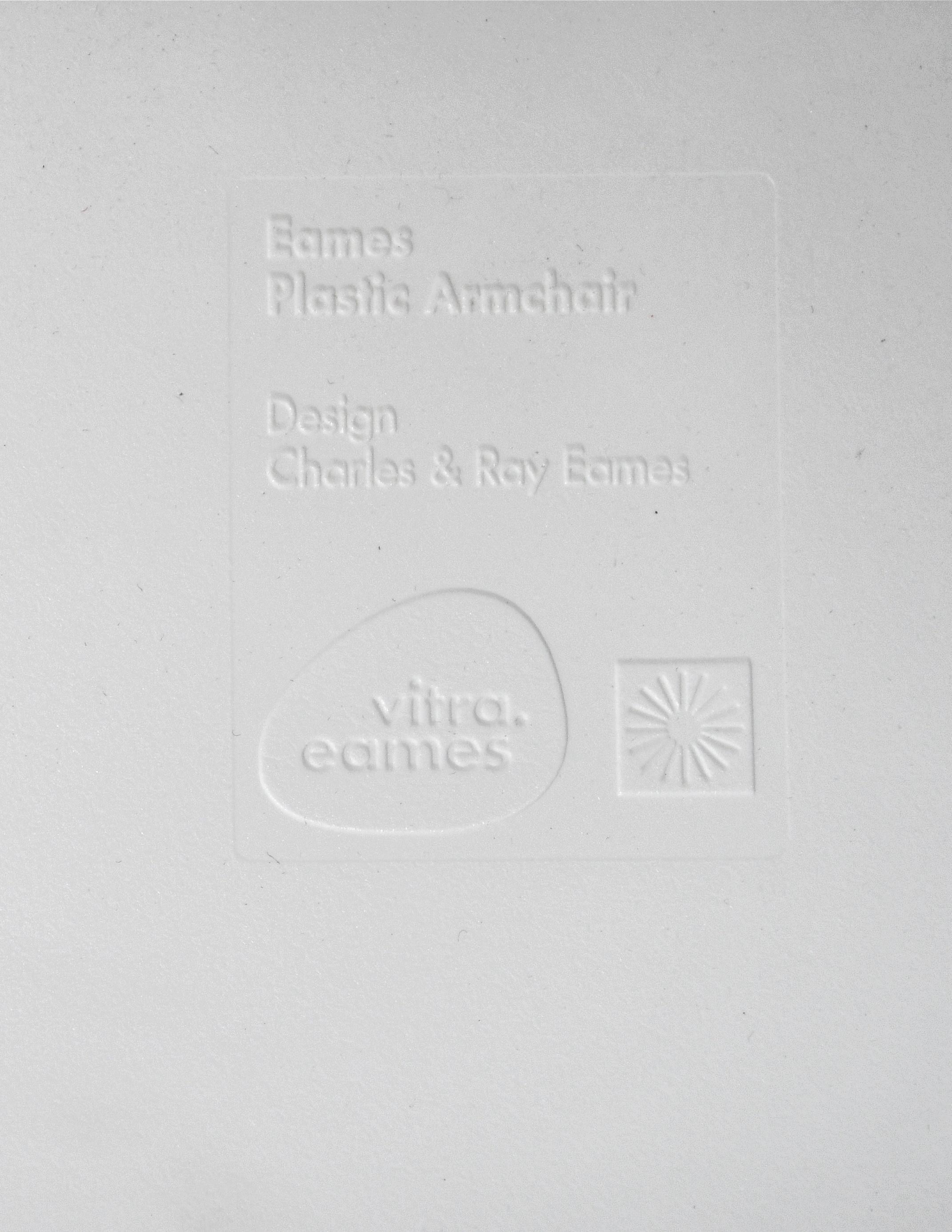Poltrona Eames modellata con base a dondolo in acero prodotta nel 2009 da Vitra in vendita 1