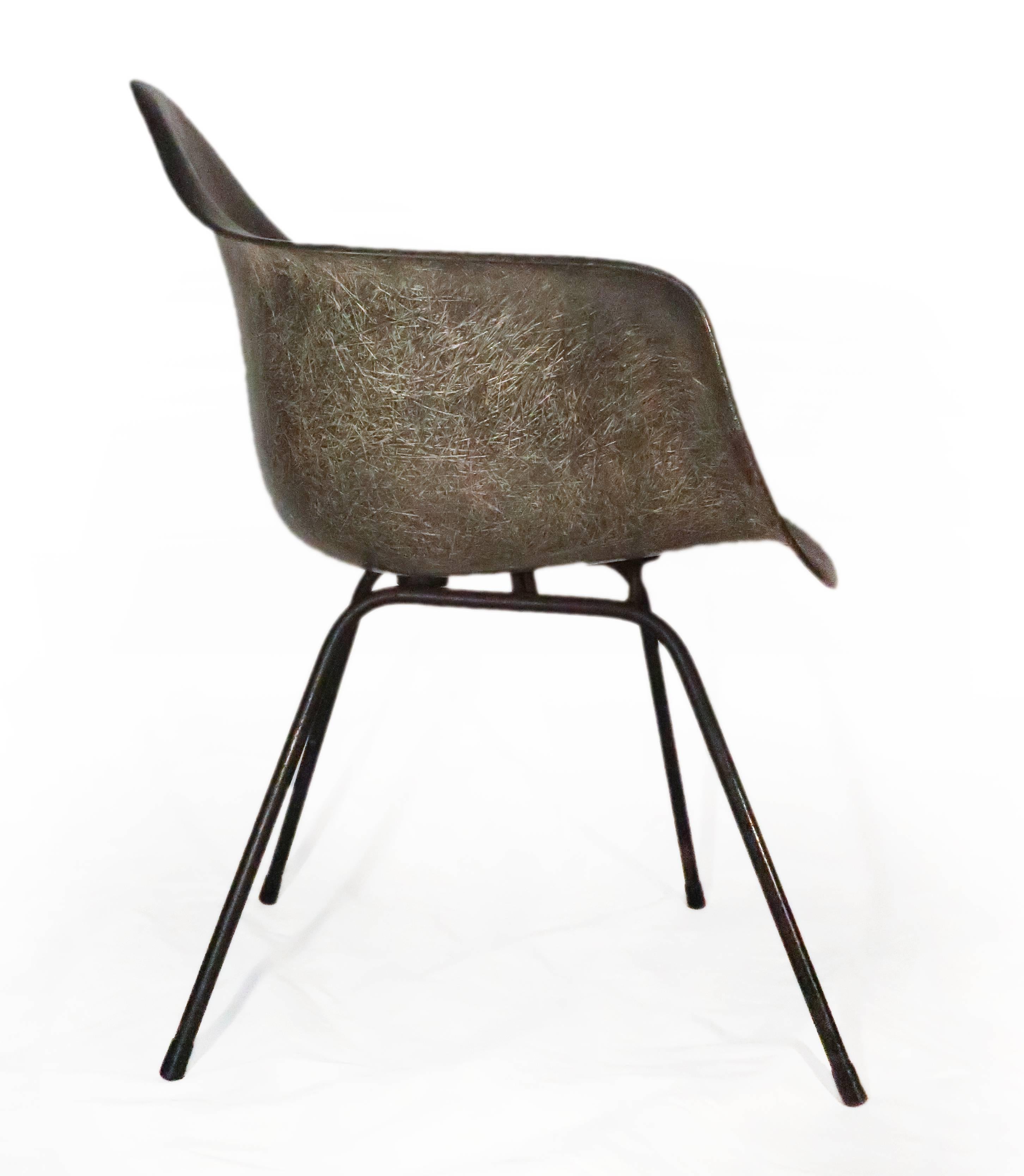 The DAX fiberglass molded chair is exemplary of Charles & Ray Eames’ iterative process. With each new form, finish, and configuration, the Eameses continued to push the boundaries of what the shell chair could be and the applications and
