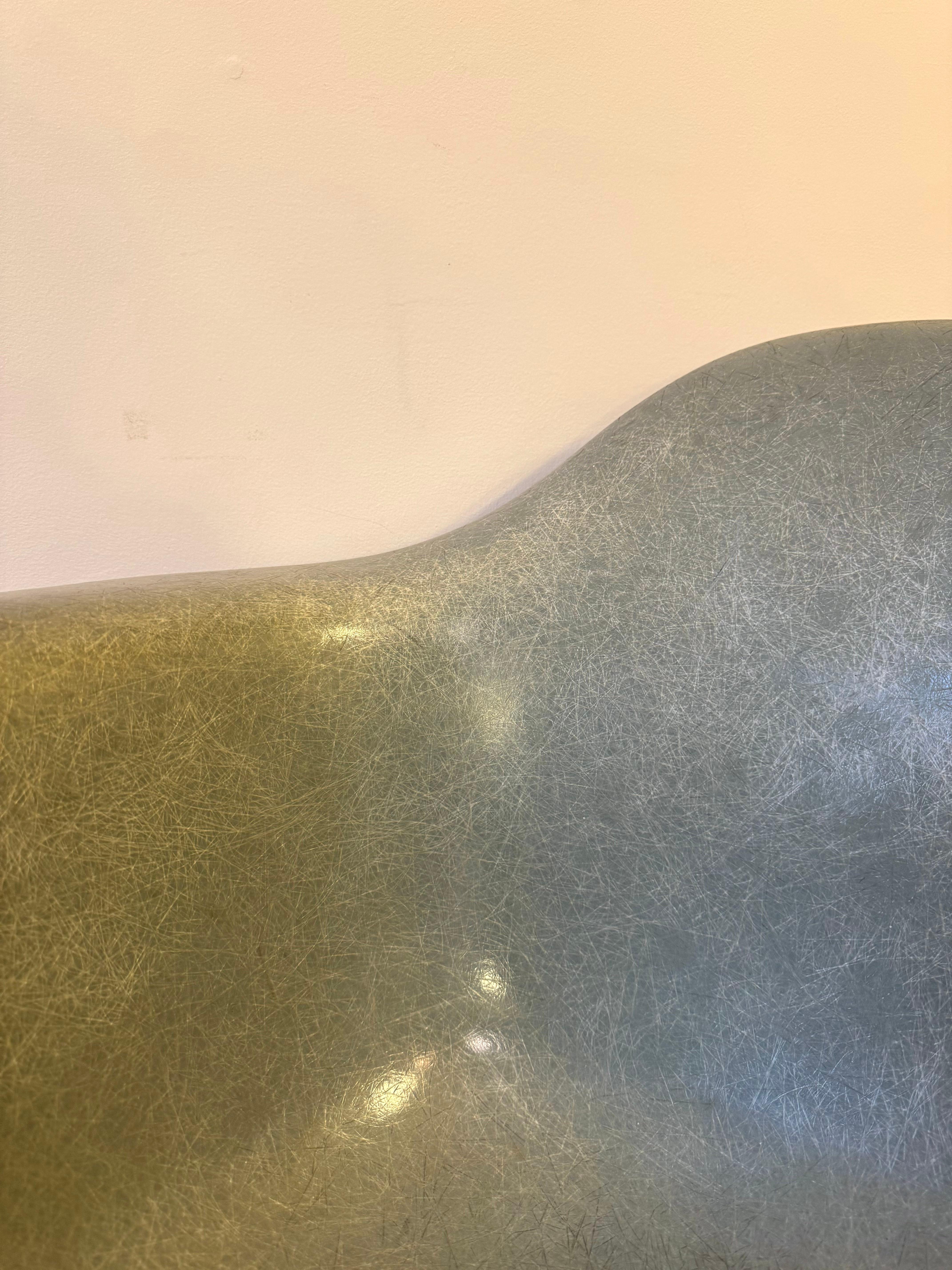 Eames Armlehnstuhl aus geformtem Fiberglas für Herman Miller (Seafoam Green) (amerikanisch) im Angebot