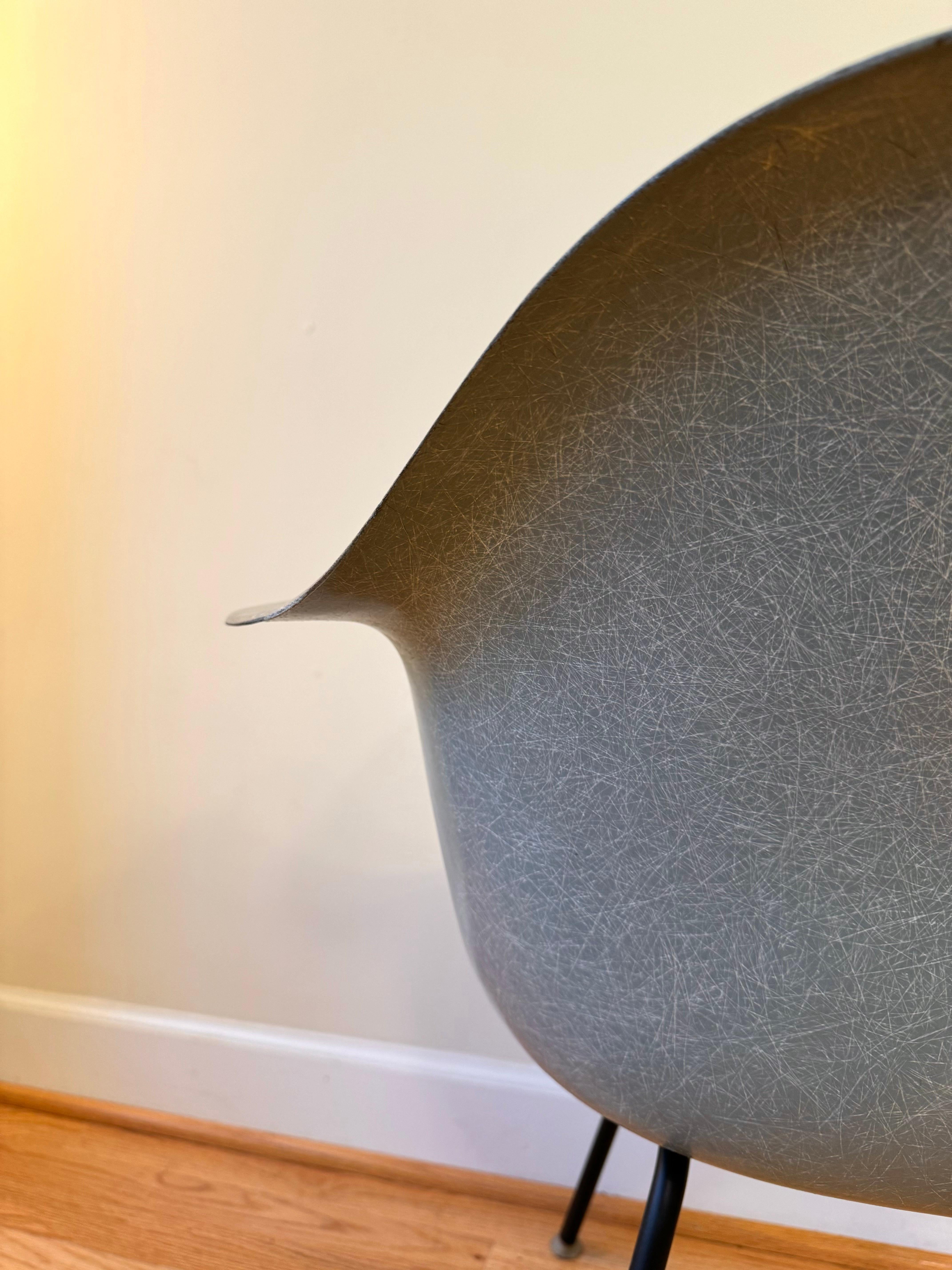 Eames Armlehnstuhl aus geformtem Fiberglas für Herman Miller (Seafoam Green) im Zustand „Gut“ im Angebot in Centreville, VA