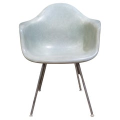 Chaise seau Eames en fibre de verre moulée vert écume de mer par Herman Miller vers 1956