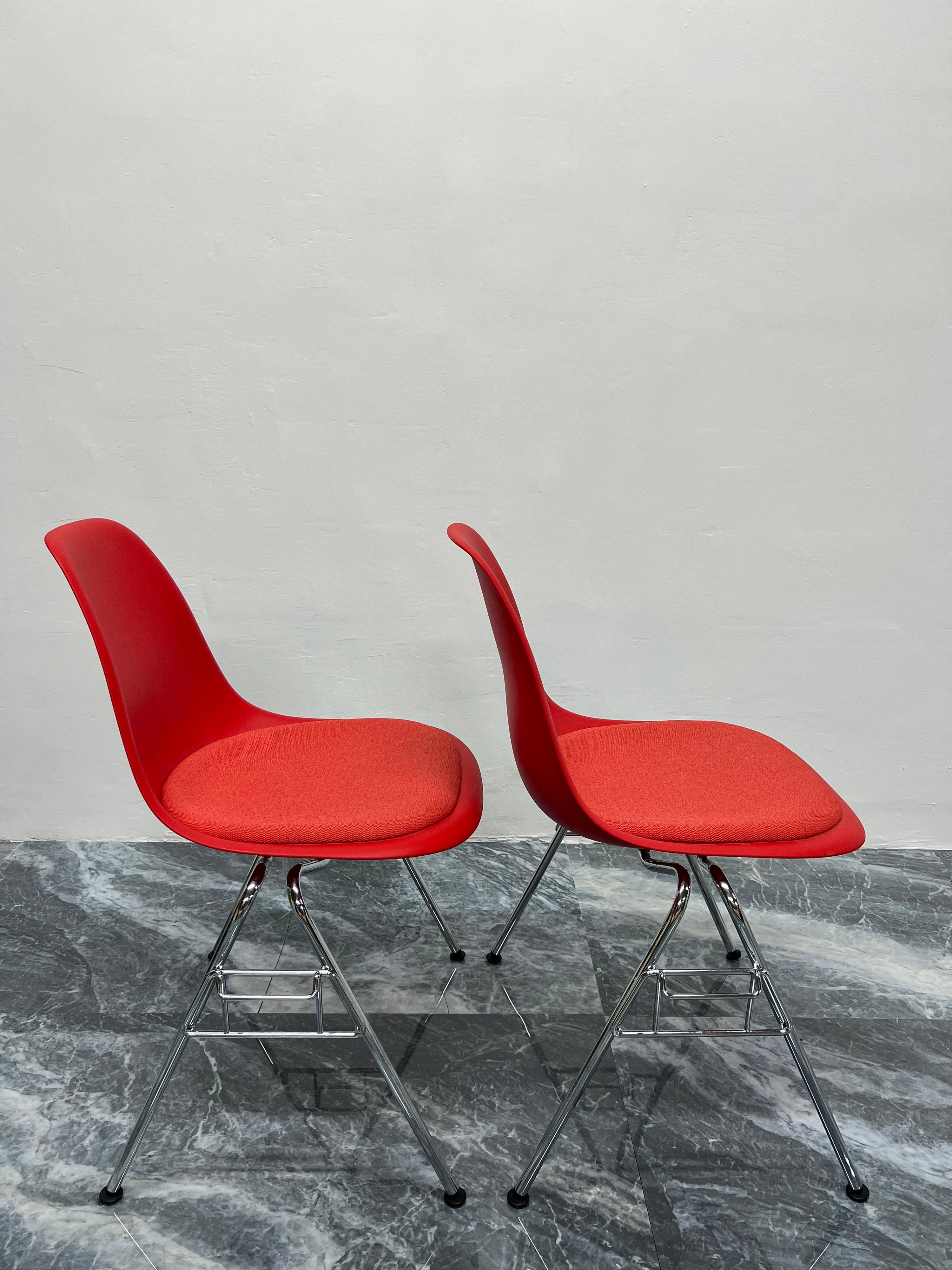 Mid-Century Modern Eames Molded Plastic Chairs with Upholstered Seats for Herman Miller, a Pair