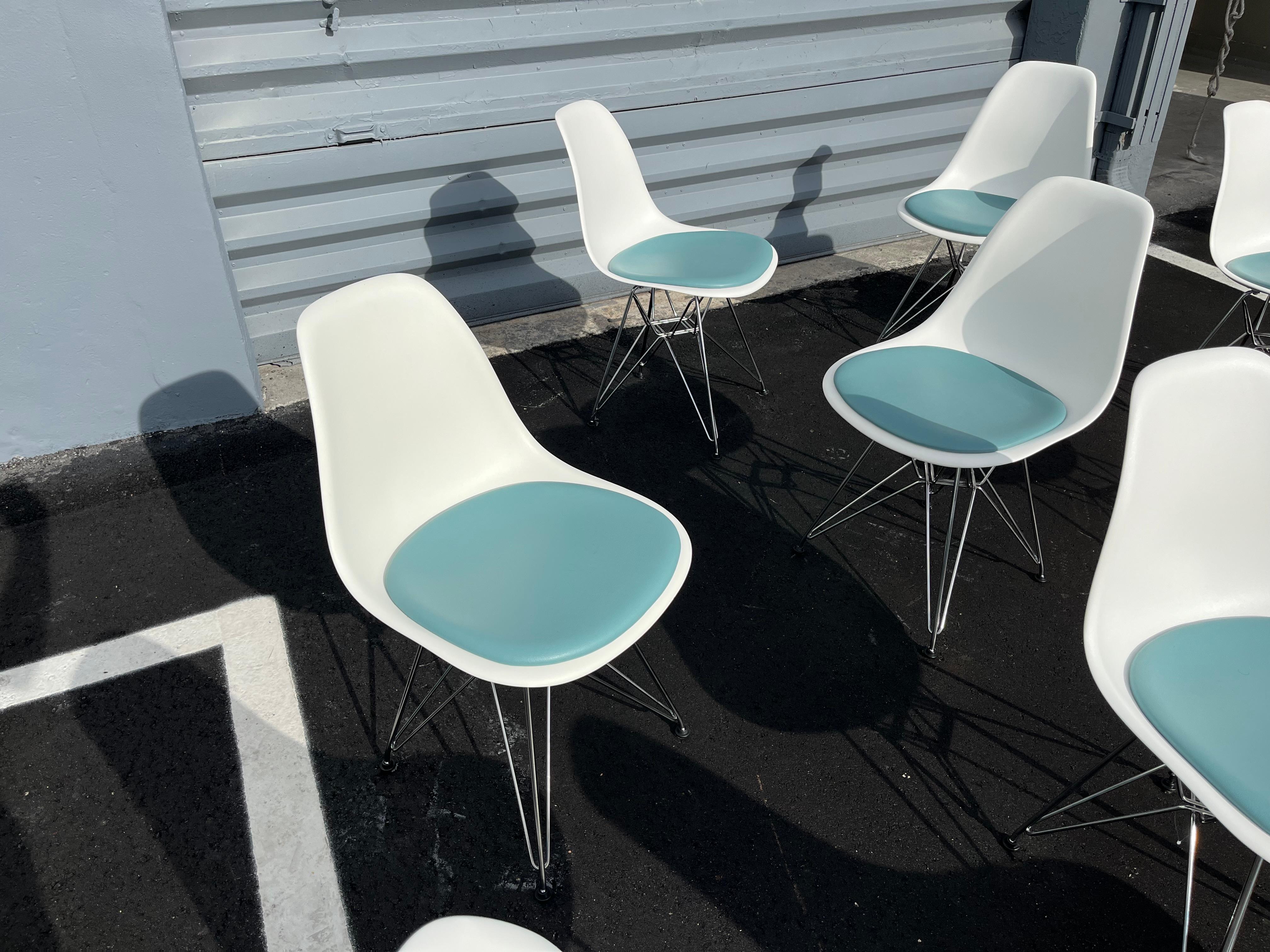 Pad per sedie laterali in plastica stampata Eames, sedie Herman Miller, grande quantità in vendita 3