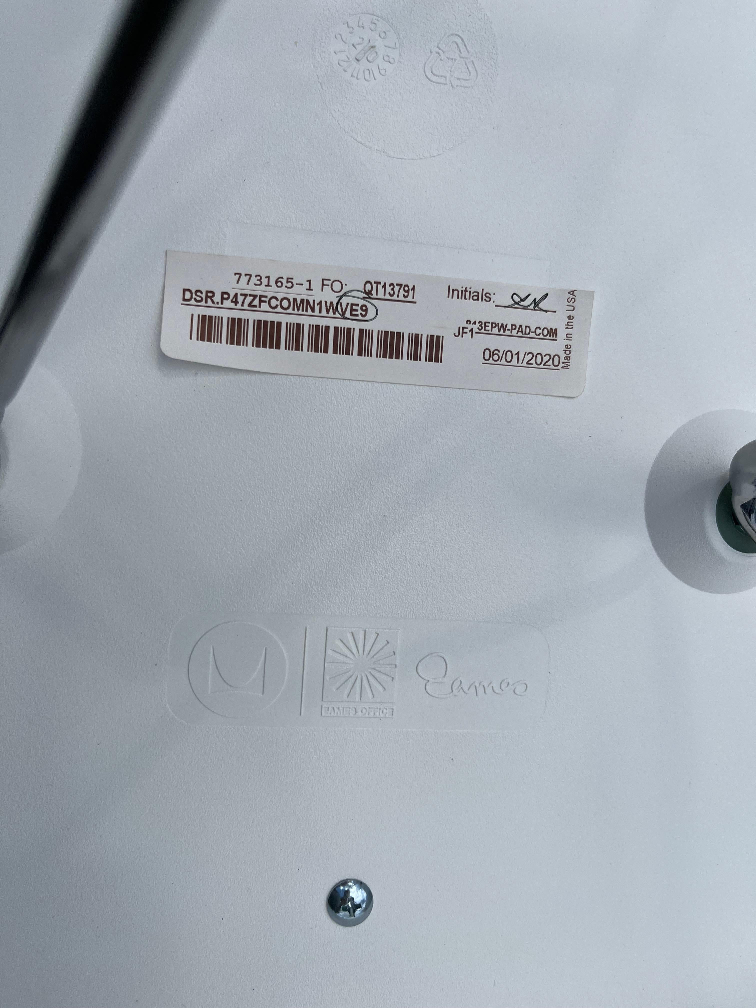 Pad per sedie laterali in plastica stampata Eames, sedie Herman Miller, grande quantità in vendita 2