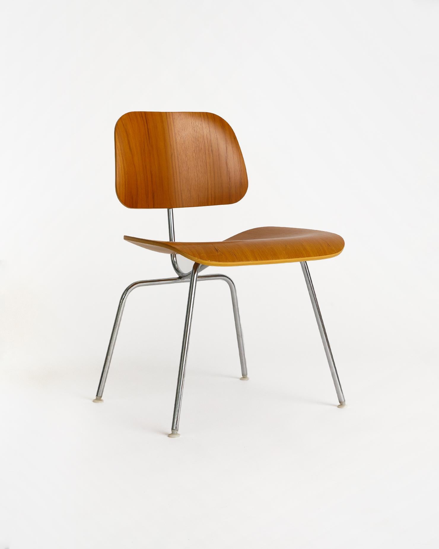 An iconic design by Charles and Ray Eames. This chair features a stylish and ergonomic molded seat and back. Manufactured in 2000-2001.

Priced as a set of 4 chairs.

30.25