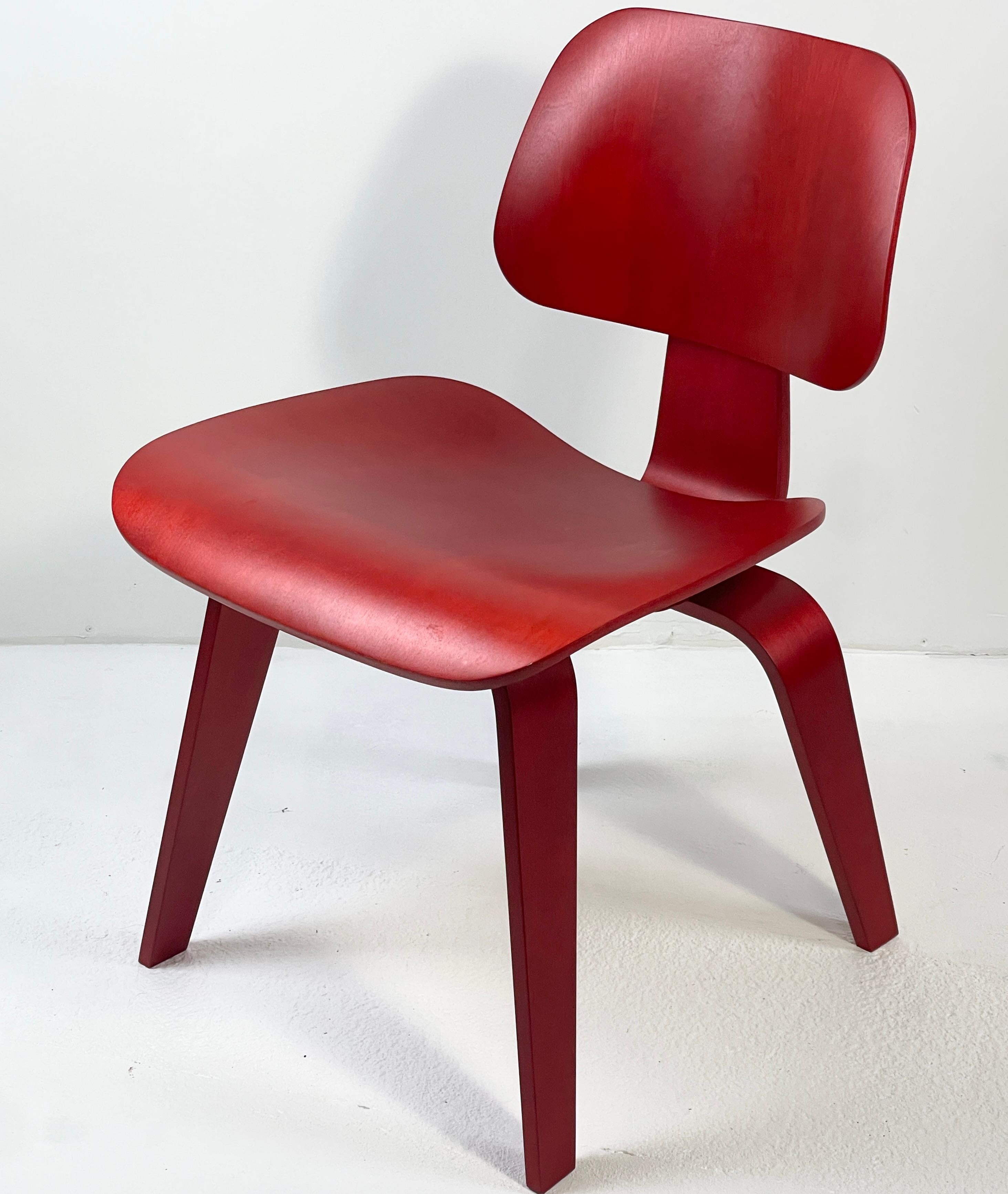 Eames Molded Plywood Dining Chair Wood Base (DCW) in Red Stained Birch excellent In Excellent Condition For Sale In Hudson, NY