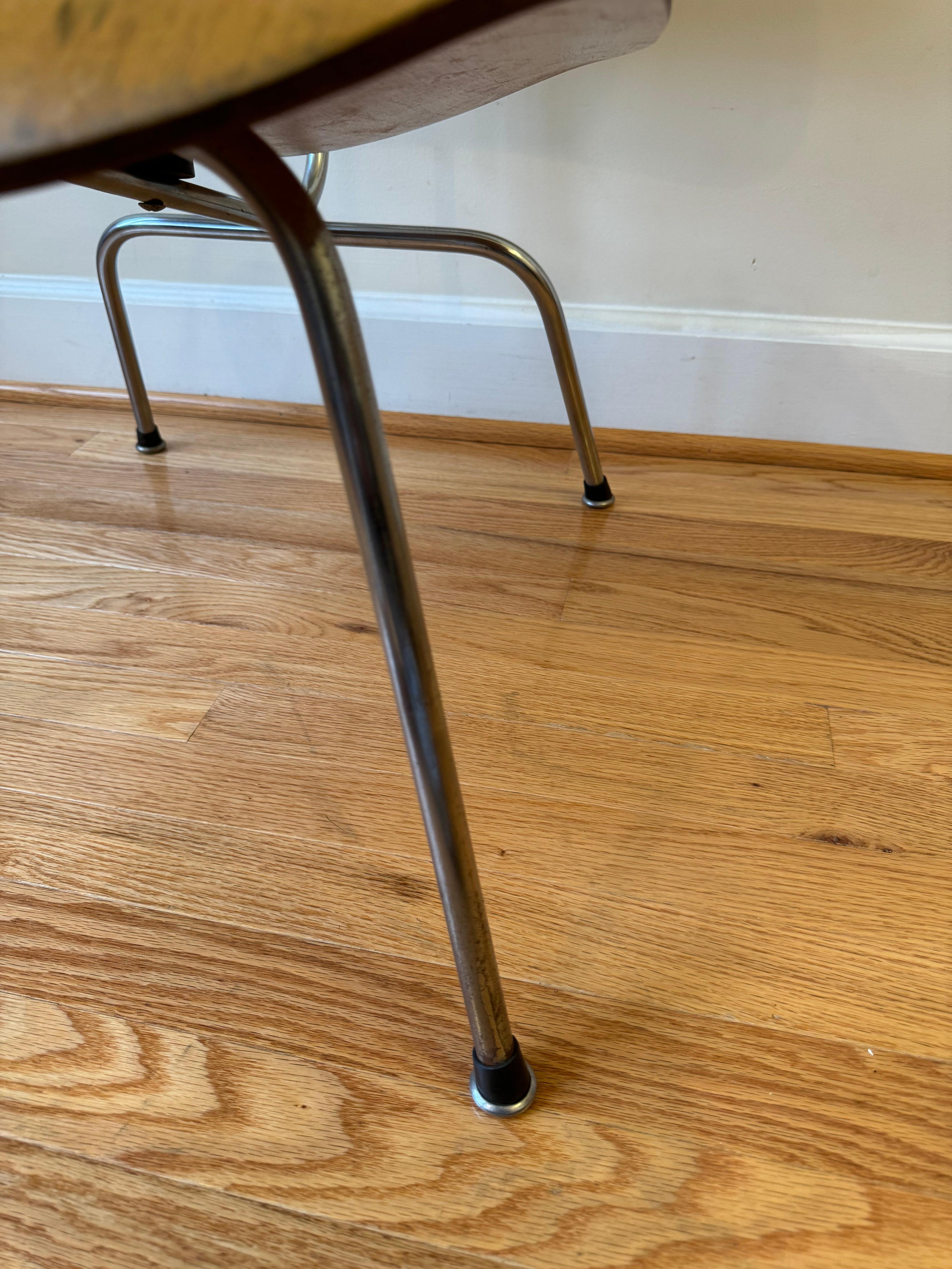 Eames Molded Plywood Lounge Chair Metallgestell (LCM), 1950er Jahre im Angebot 3