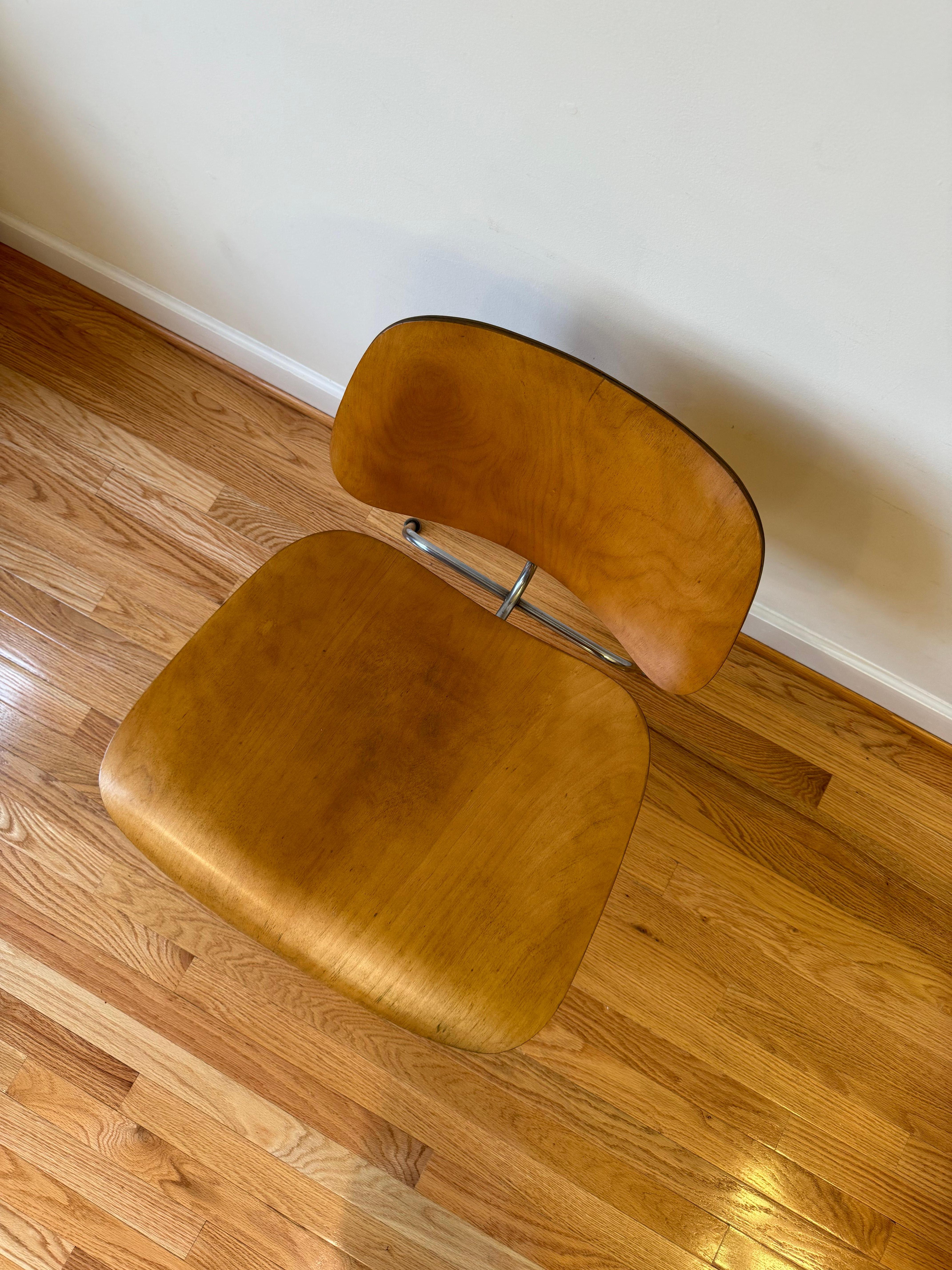 Eames Molded Plywood Lounge Chair Metallgestell (LCM), 1950er Jahre im Angebot 4