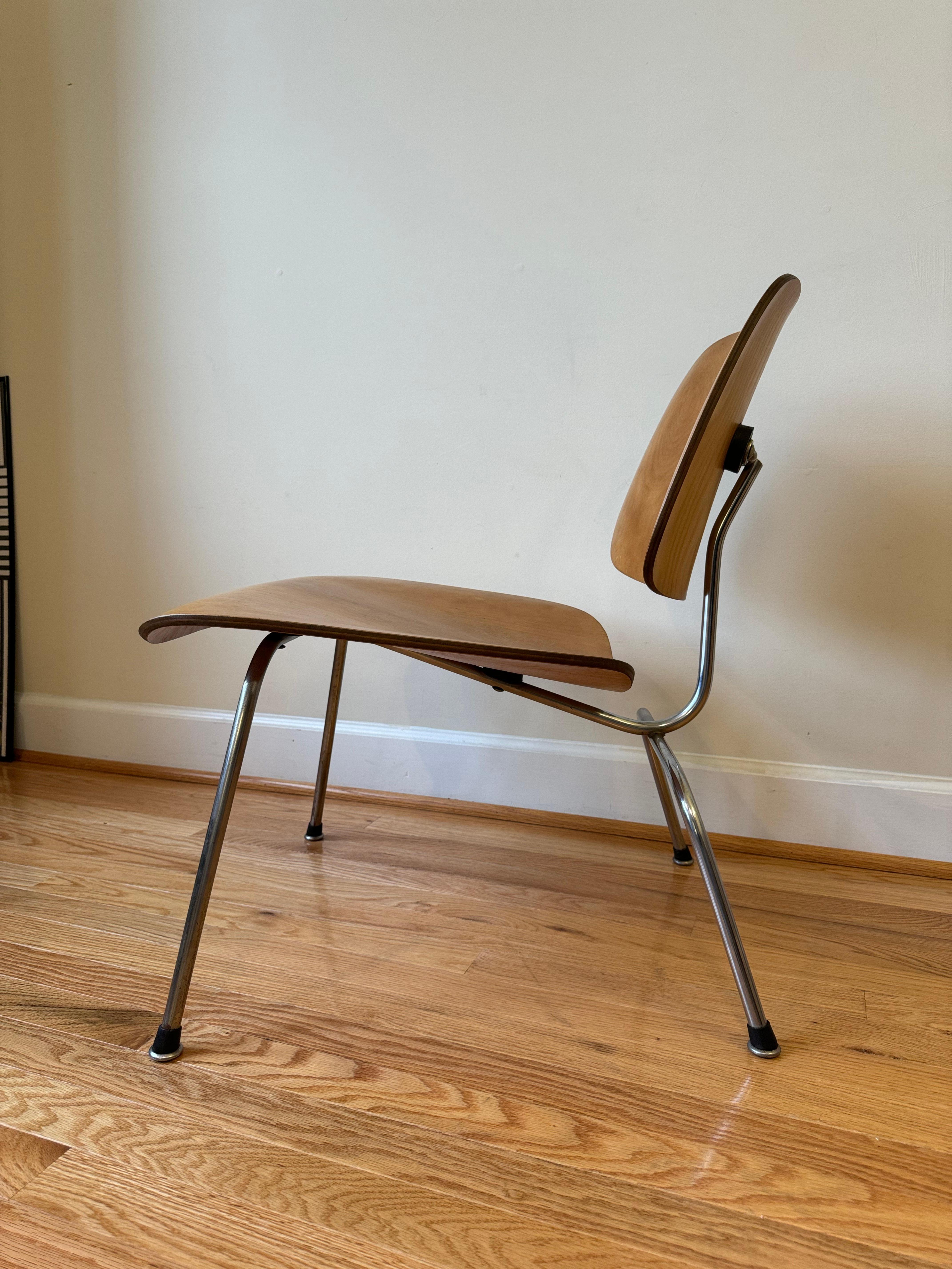 Eames Molded Plywood Lounge Chair Metallgestell (LCM), 1950er Jahre im Angebot 5