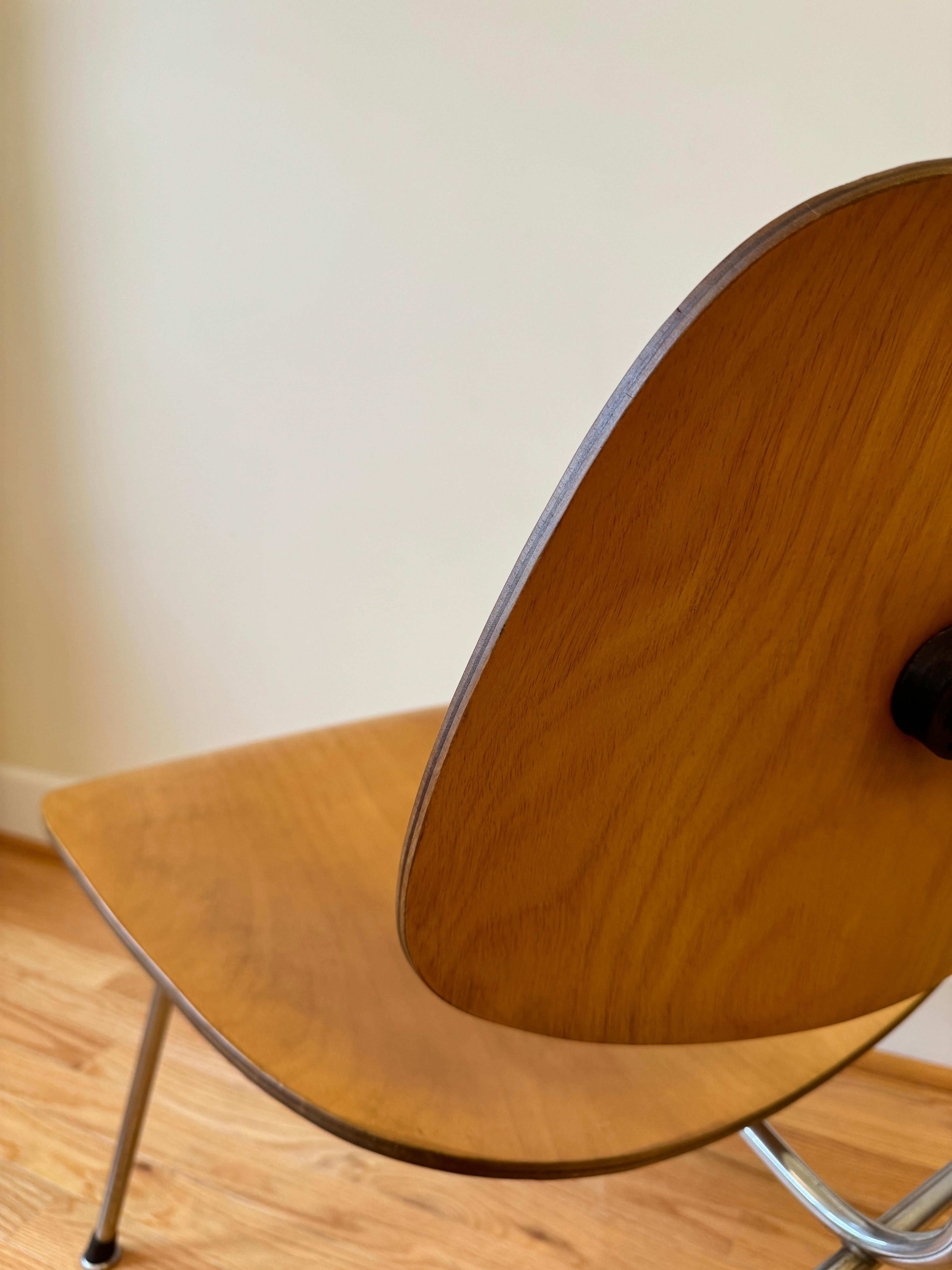 Eames Molded Plywood Lounge Chair Metallgestell (LCM), 1950er Jahre im Angebot 6