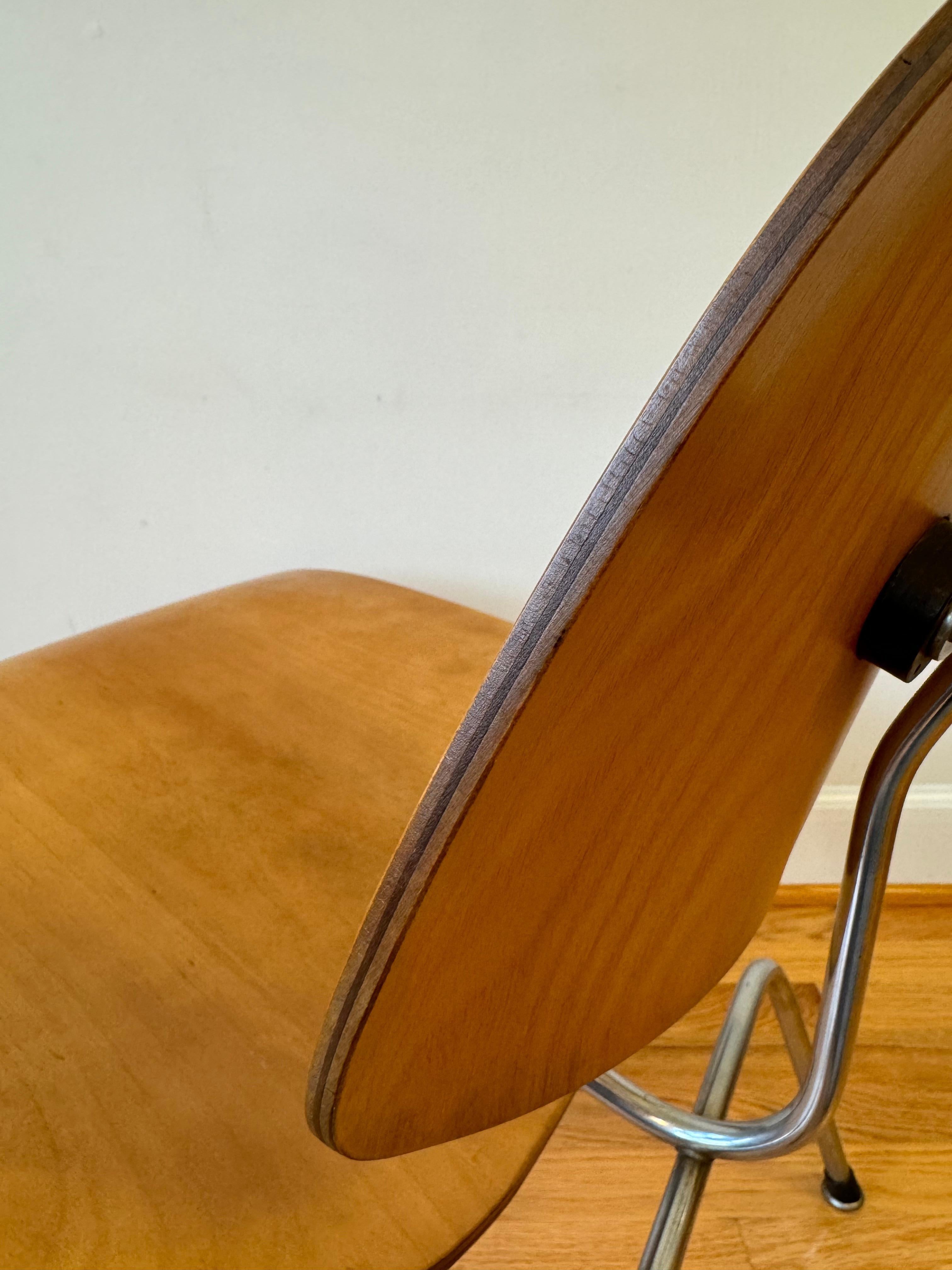 Eames Molded Plywood Lounge Chair Metallgestell (LCM), 1950er Jahre im Angebot 10