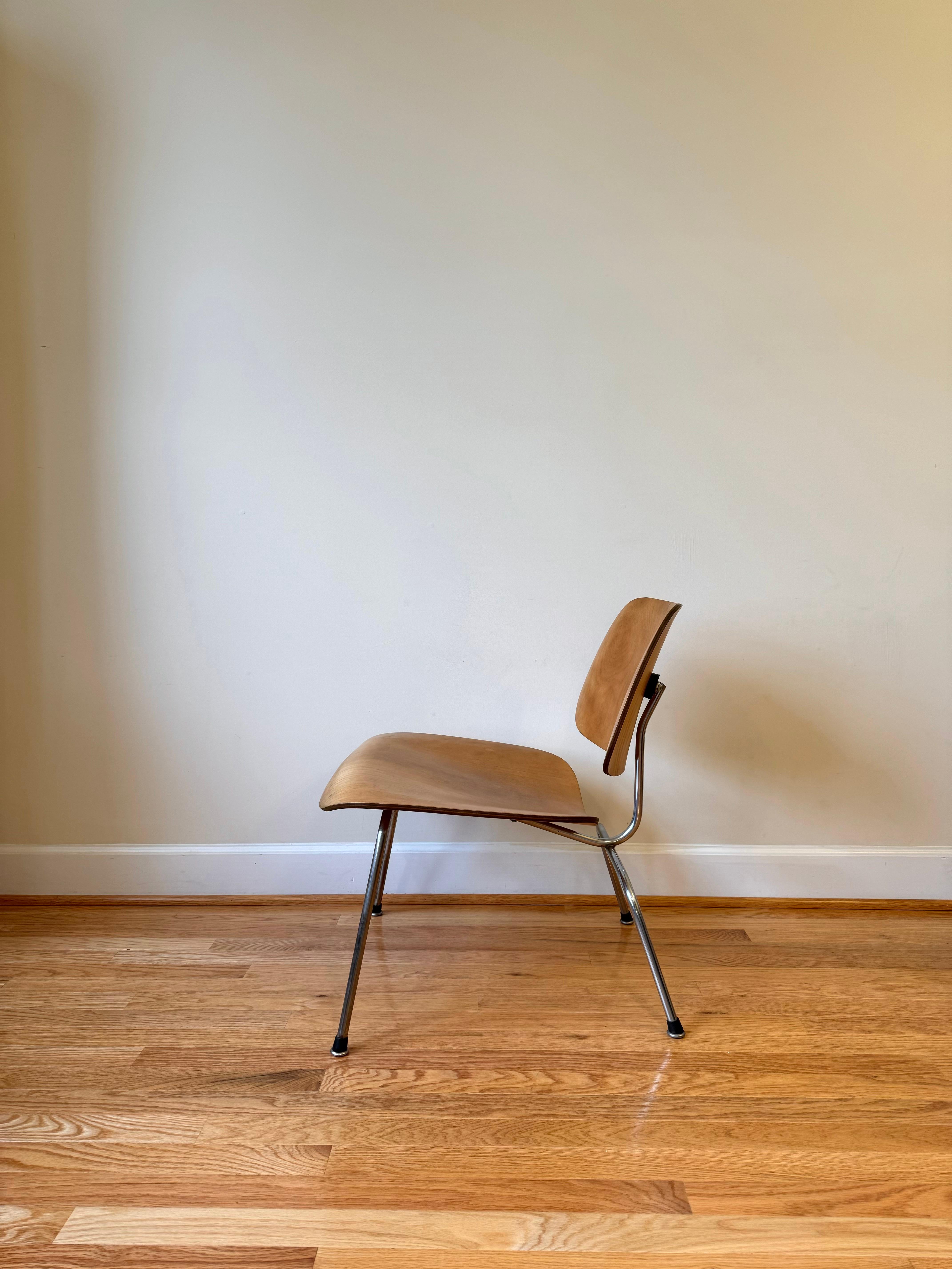 Eames Molded Plywood Lounge Chair Metallgestell (LCM), 1950er Jahre (Moderne der Mitte des Jahrhunderts) im Angebot