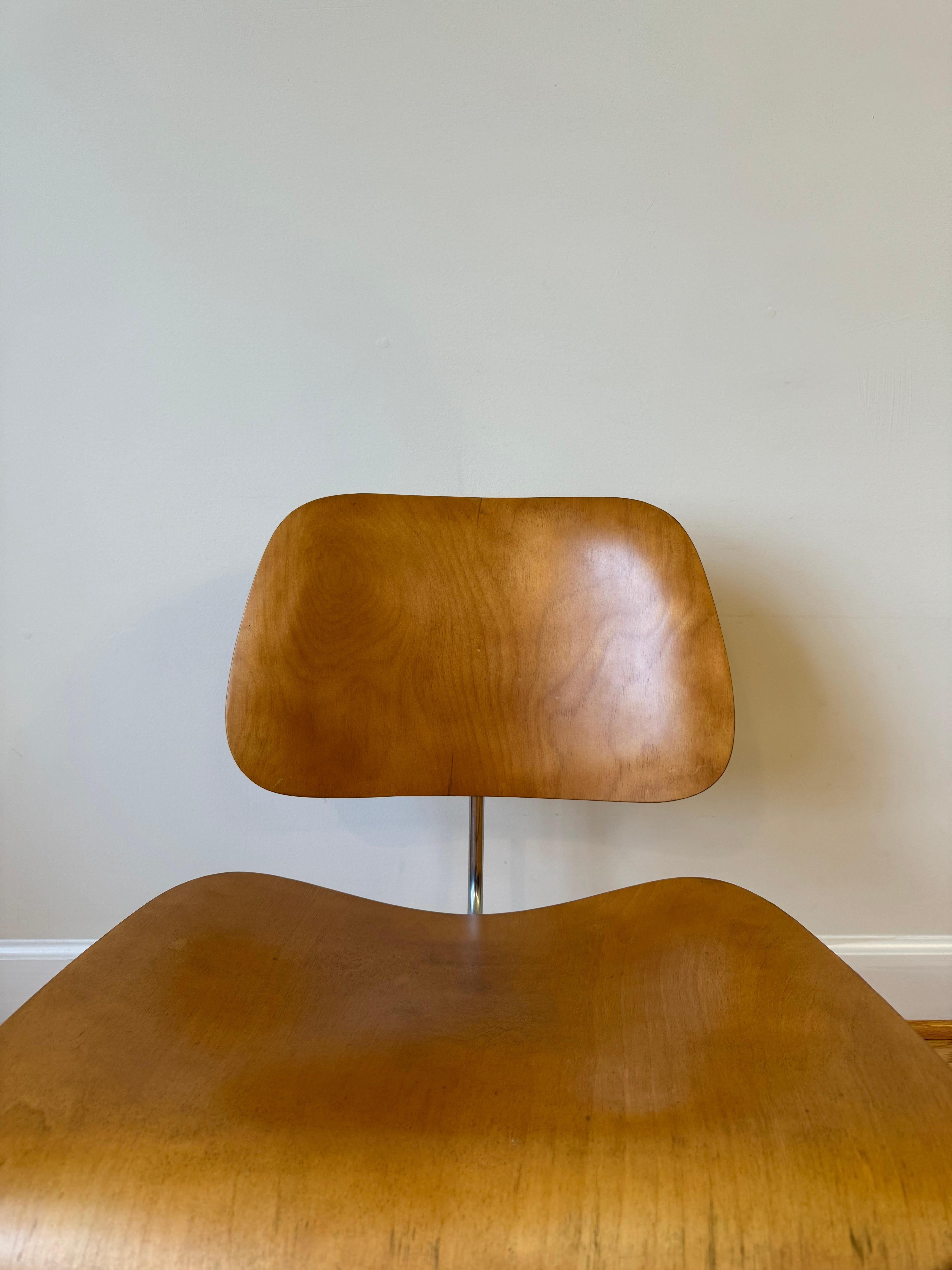 Mid-Century Modern Eames Molded Plywood Lounge Chair Metal Base (LCM), Circa 1950s For Sale