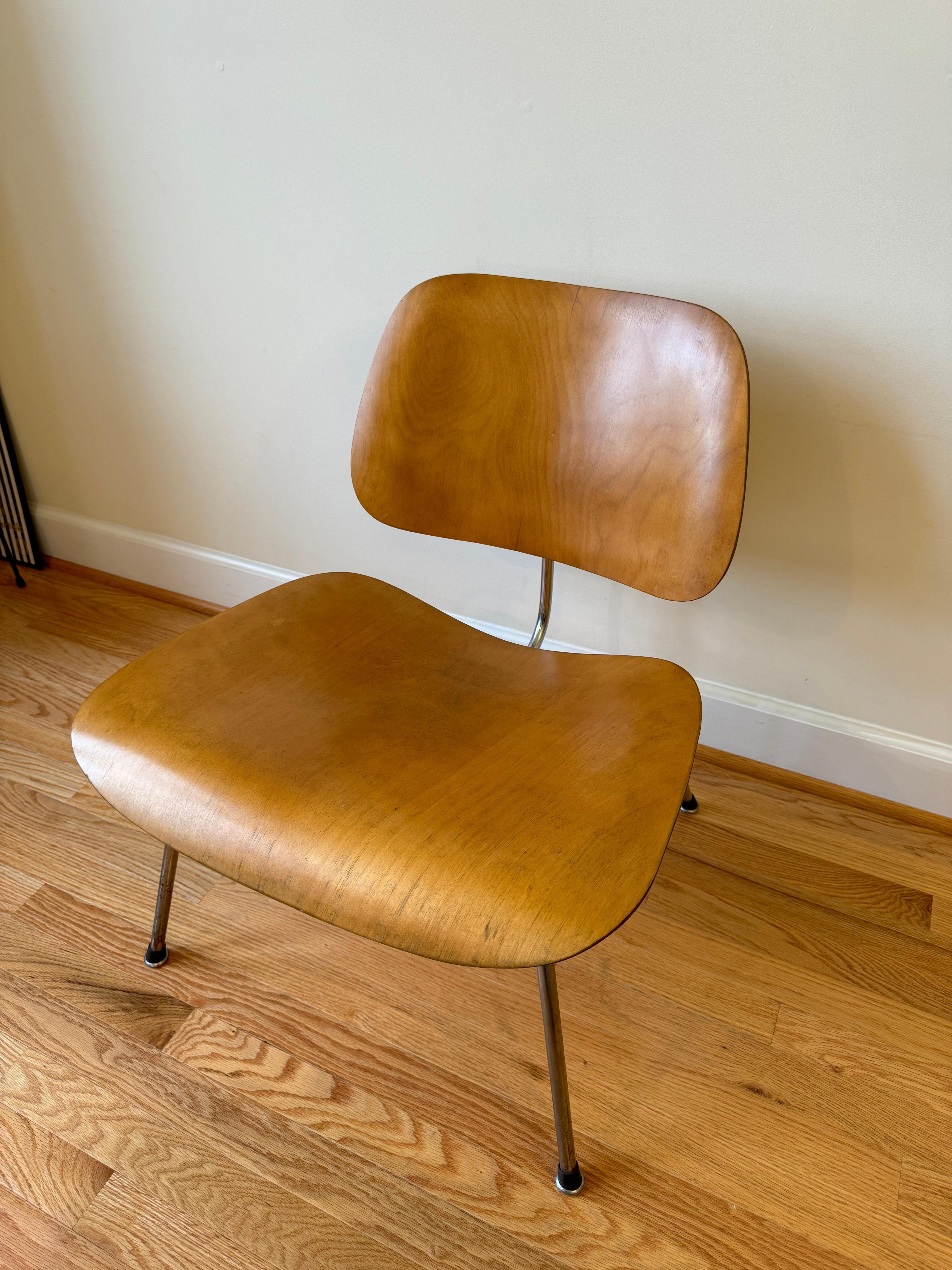 American Eames Molded Plywood Lounge Chair Metal Base (LCM), Circa 1950s For Sale