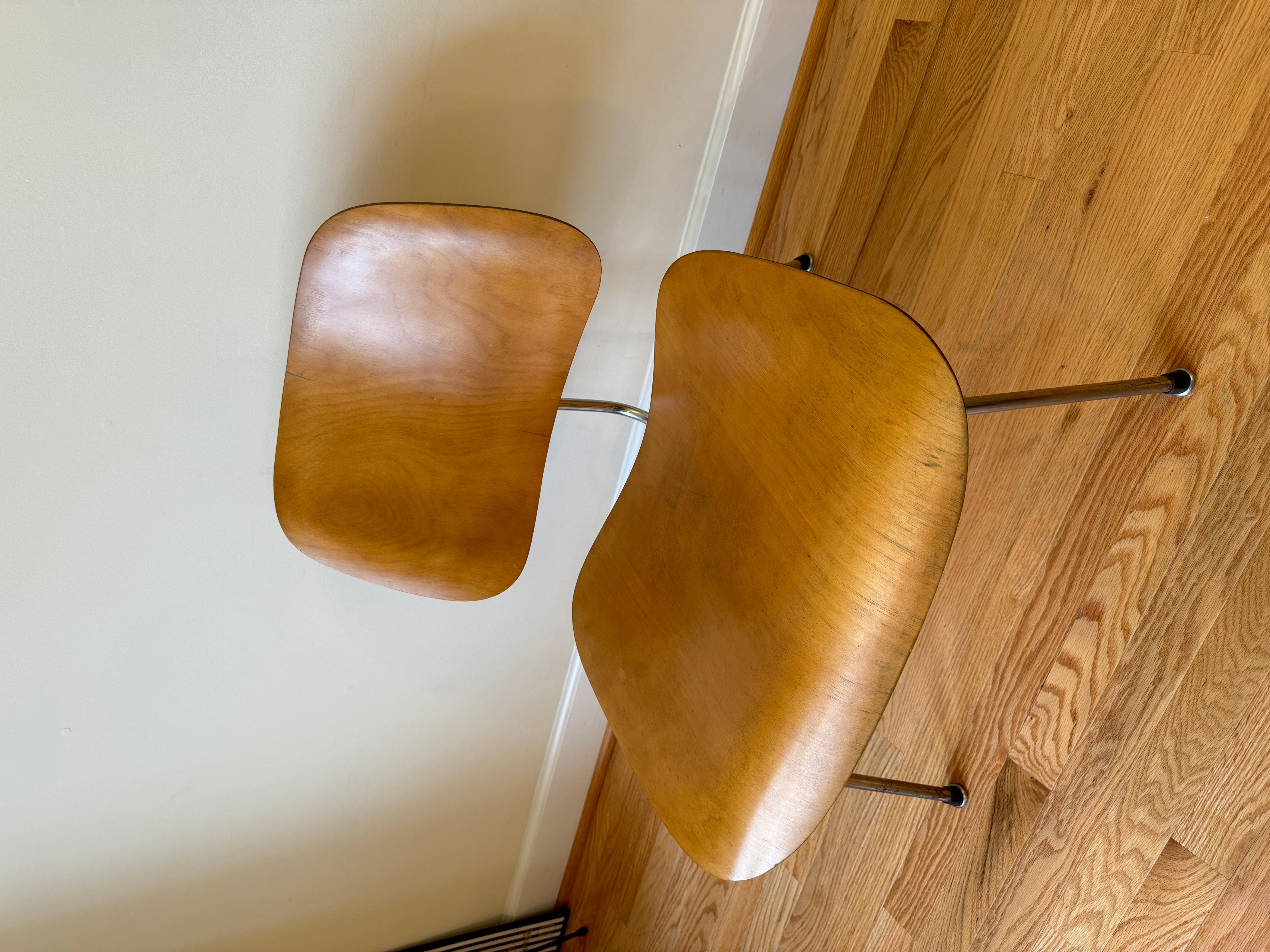 American Eames Molded Plywood Lounge Chair Metal Base (LCM), Circa 1950s For Sale