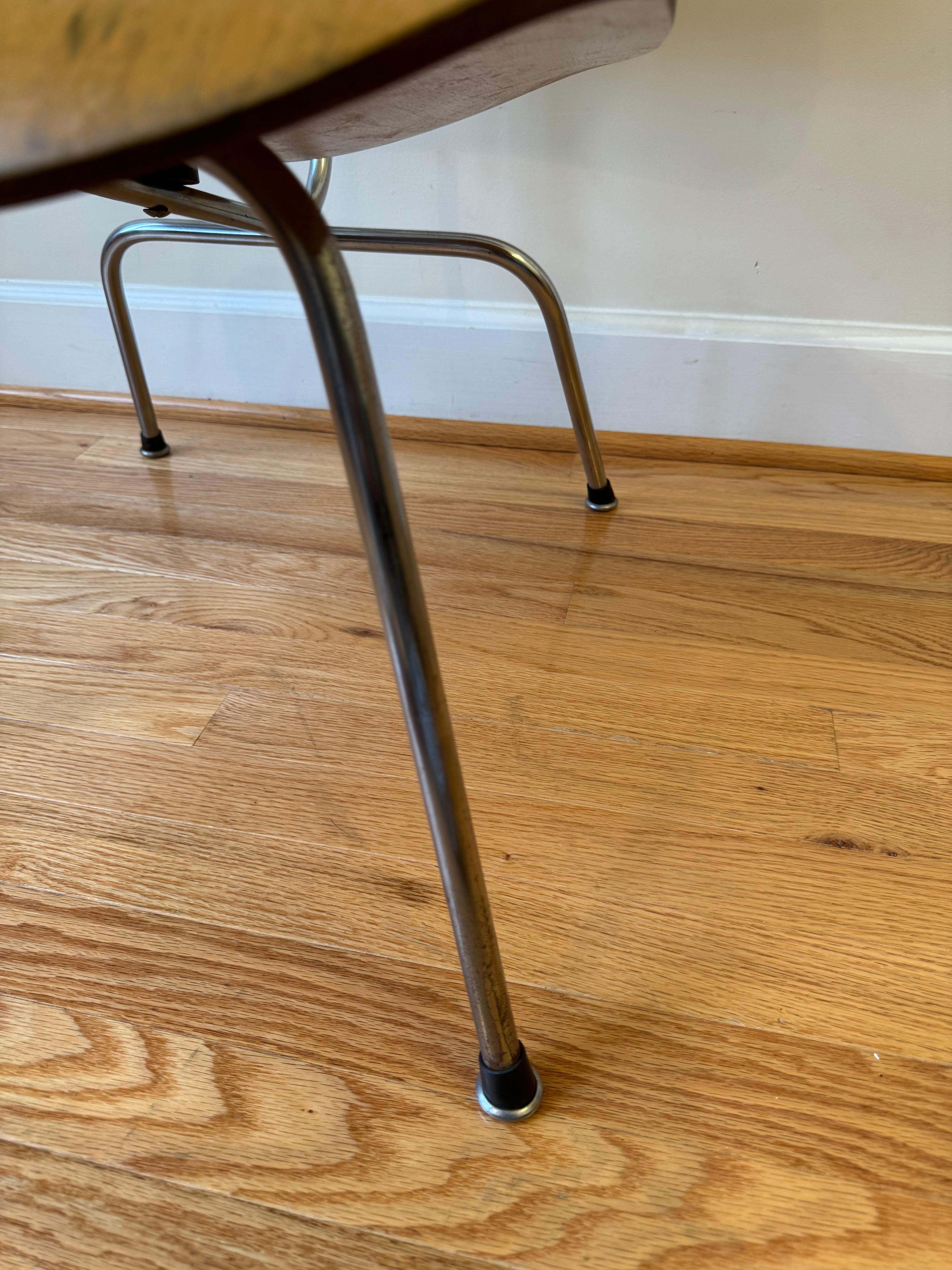 Mid-20th Century Eames Molded Plywood Lounge Chair Metal Base (LCM), Circa 1950s For Sale