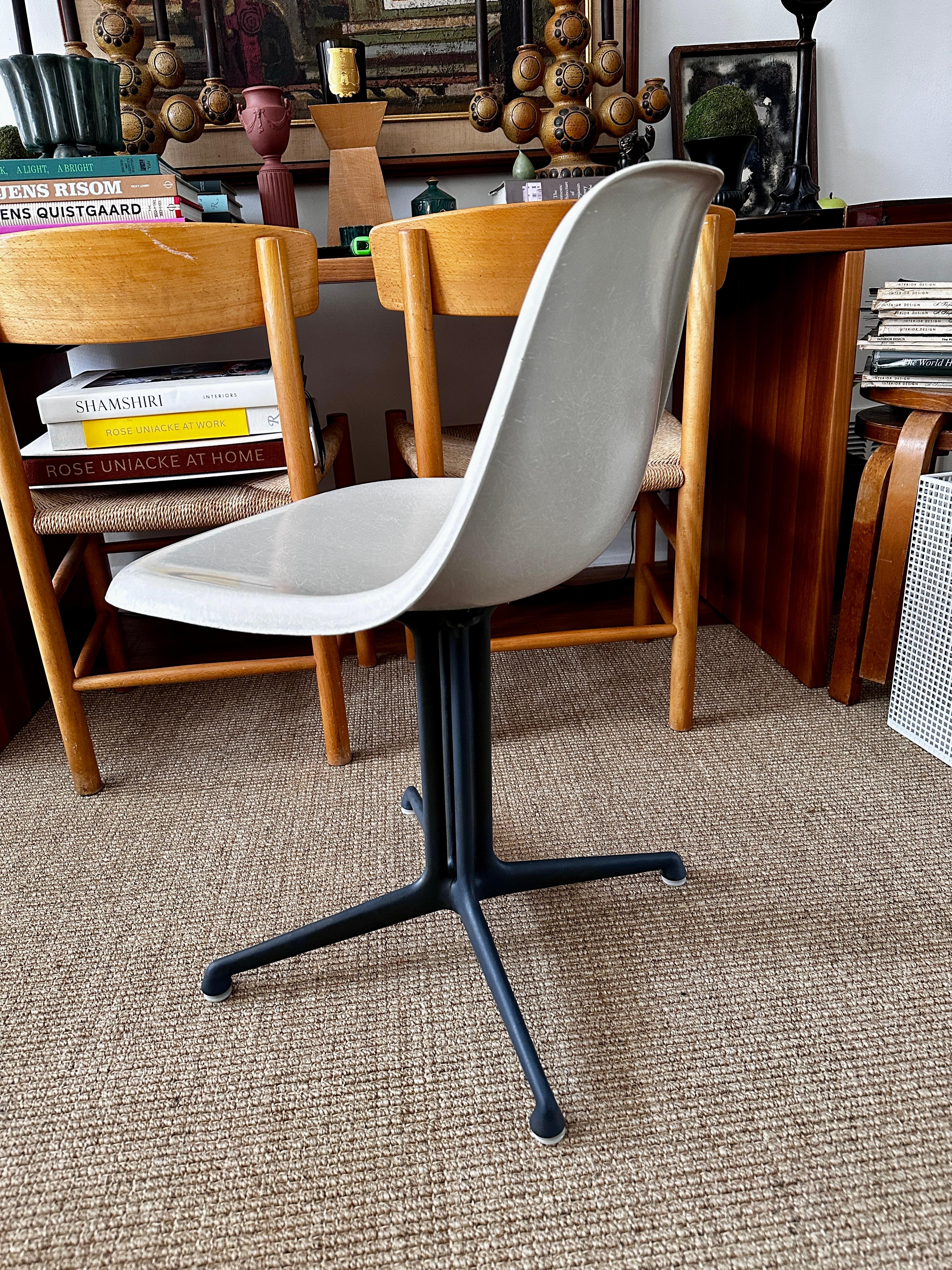 Mid-Century Modern Eames Office / Alexander Girard La Fonda Side Chair For Herman Miller For Sale