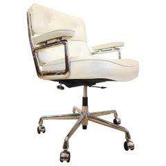 Eames Office Chair ES 104 Lobby Chair Vitra in White Leather