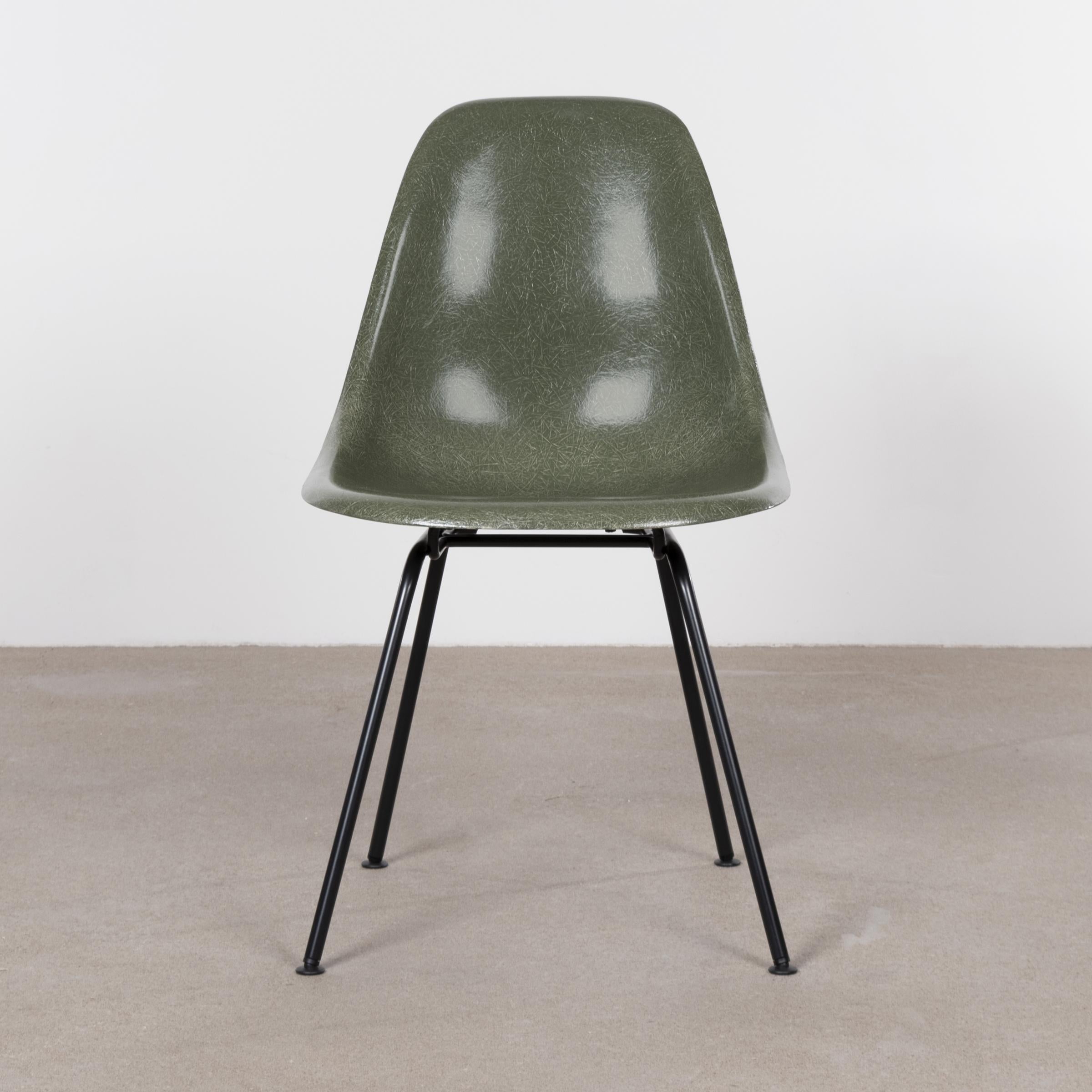 Eames Olive Green Dark DSX dining chair for Herman Miller In Good Condition In Amsterdam, NL