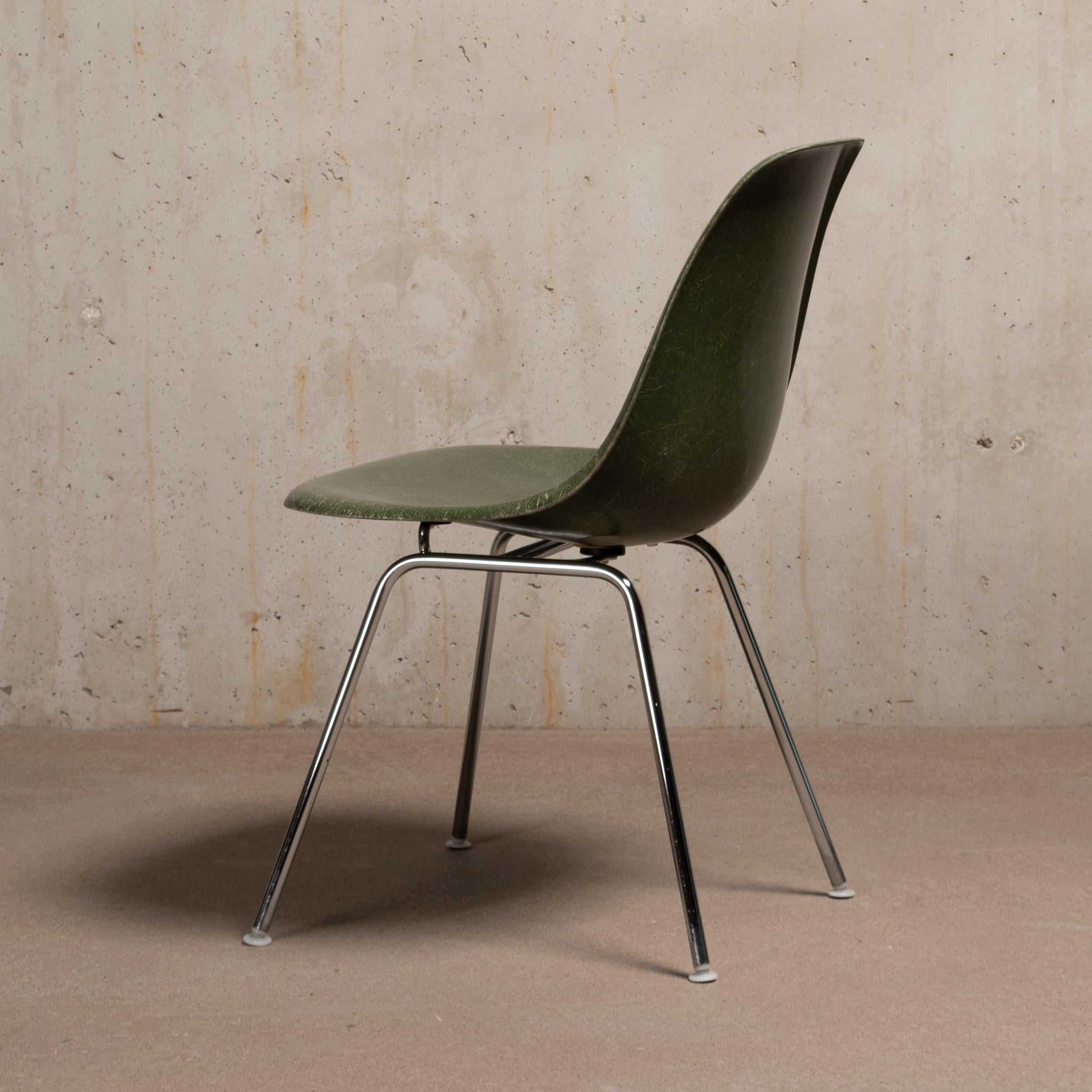 Eames Olive Green Dark Fiberglass DSX Dining Chair Set for Vitra / Herman Miller In Good Condition In Amsterdam, NL