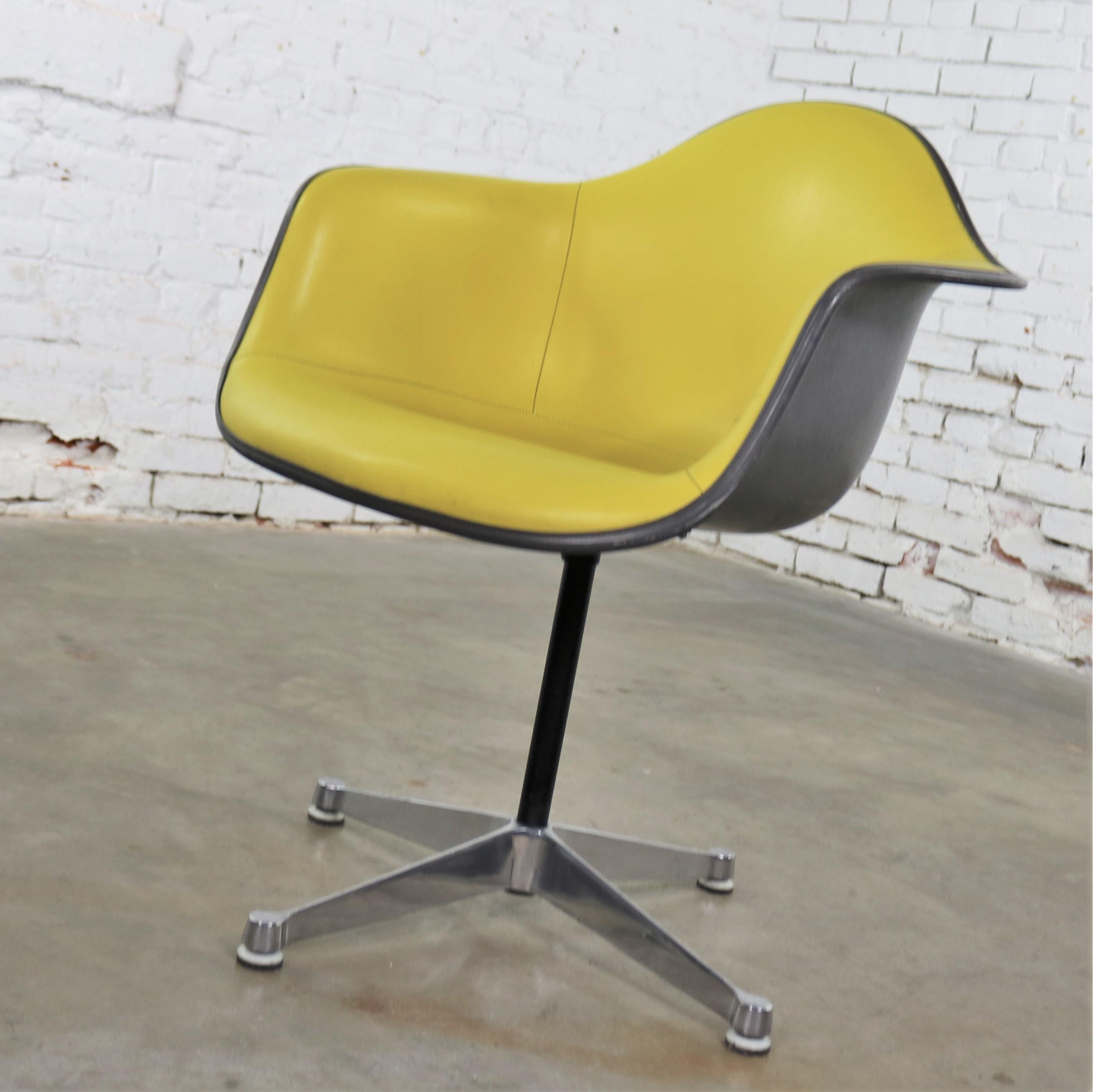 Mid-Century Modern Eames PAC Yellow Padded Swivel Armchair w/Gray Fiberglass Shell & Aluminum Base For Sale