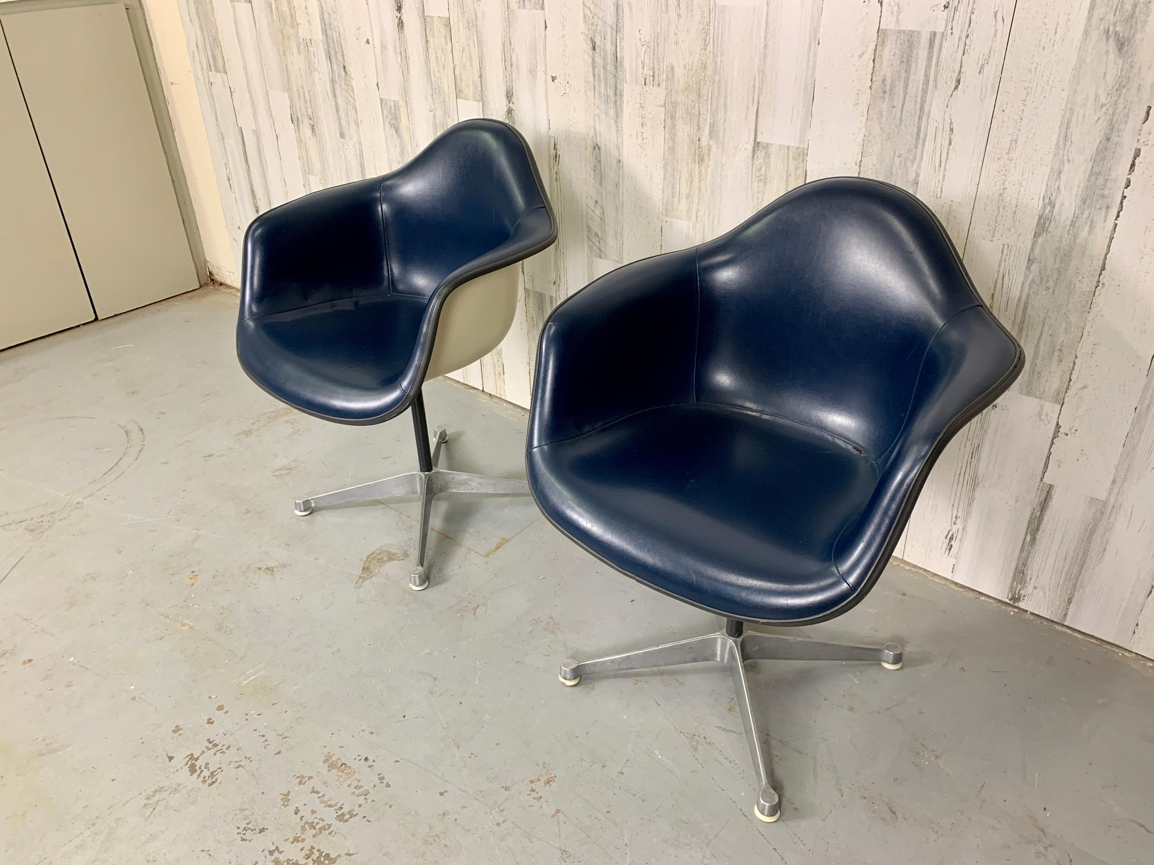 American Eames Padded Swivel Armchair Fiberglass Shell & Aluminum Base