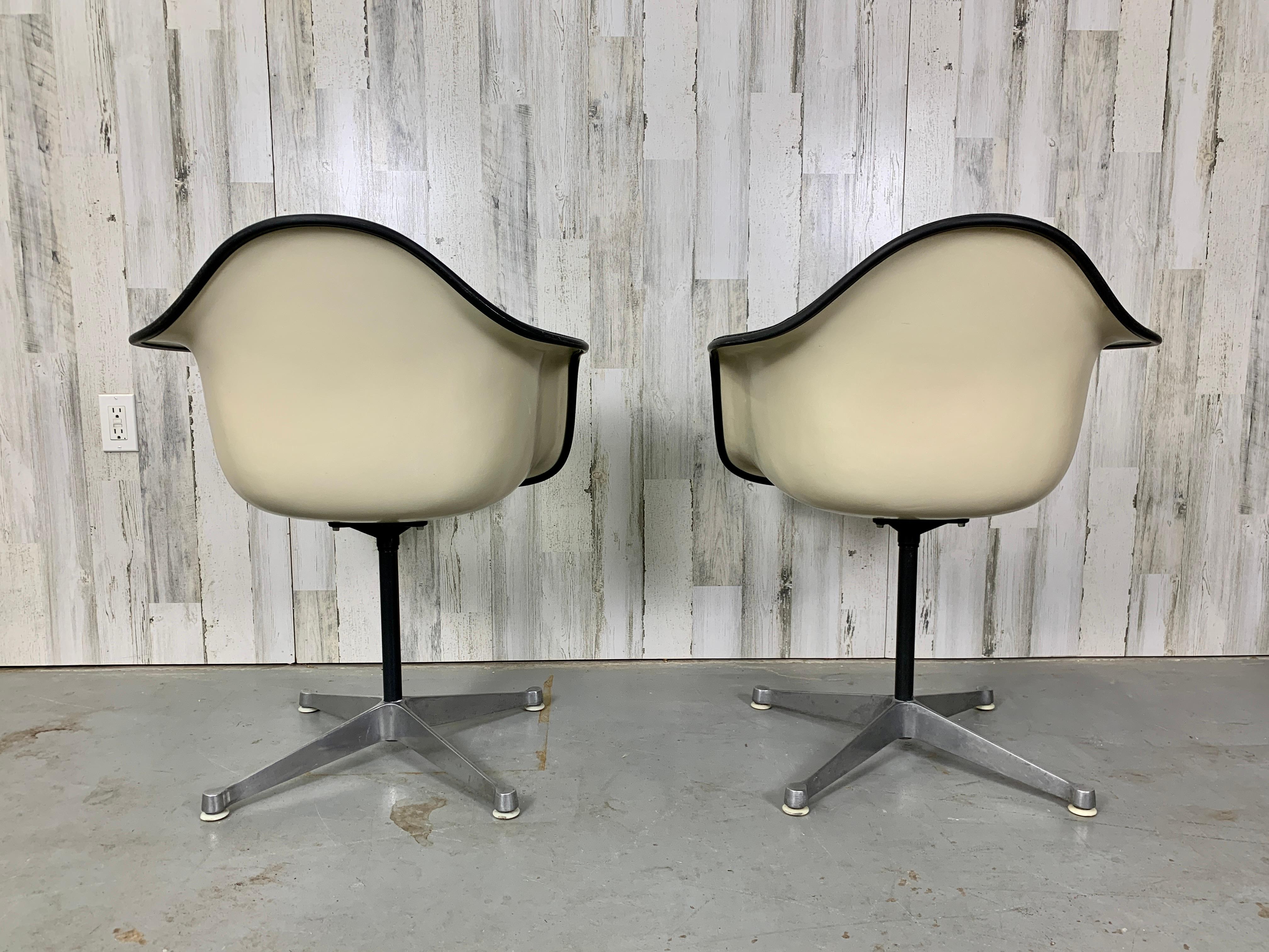 20th Century Eames Padded Swivel Armchair Fiberglass Shell & Aluminum Base